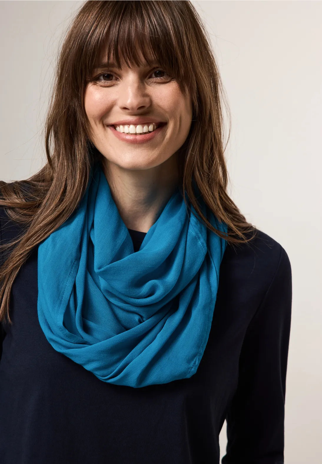 Cecil Basic Snood In Dynamic Aqua Blue