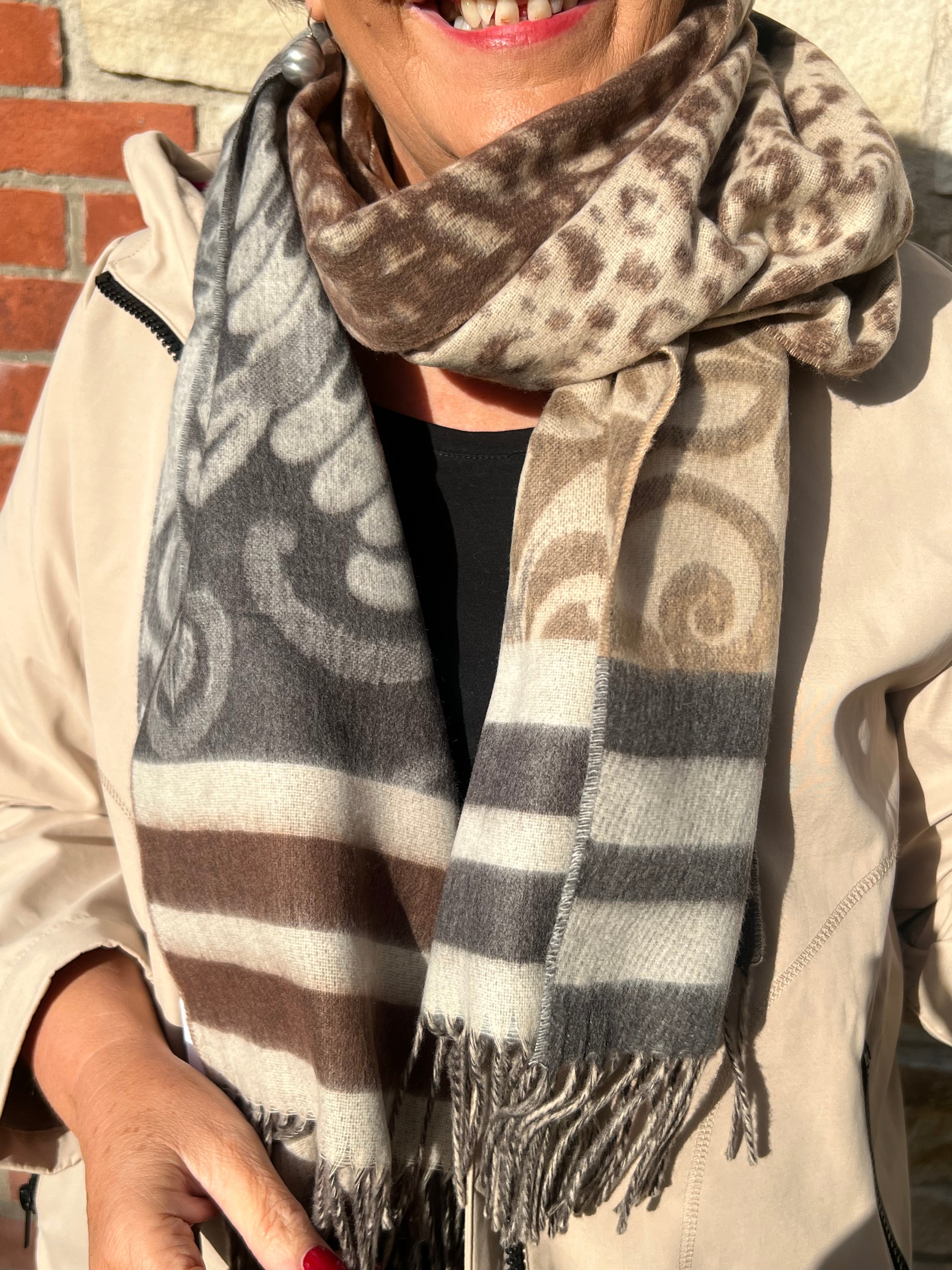 Cashmink paisley design Scarf In Grey