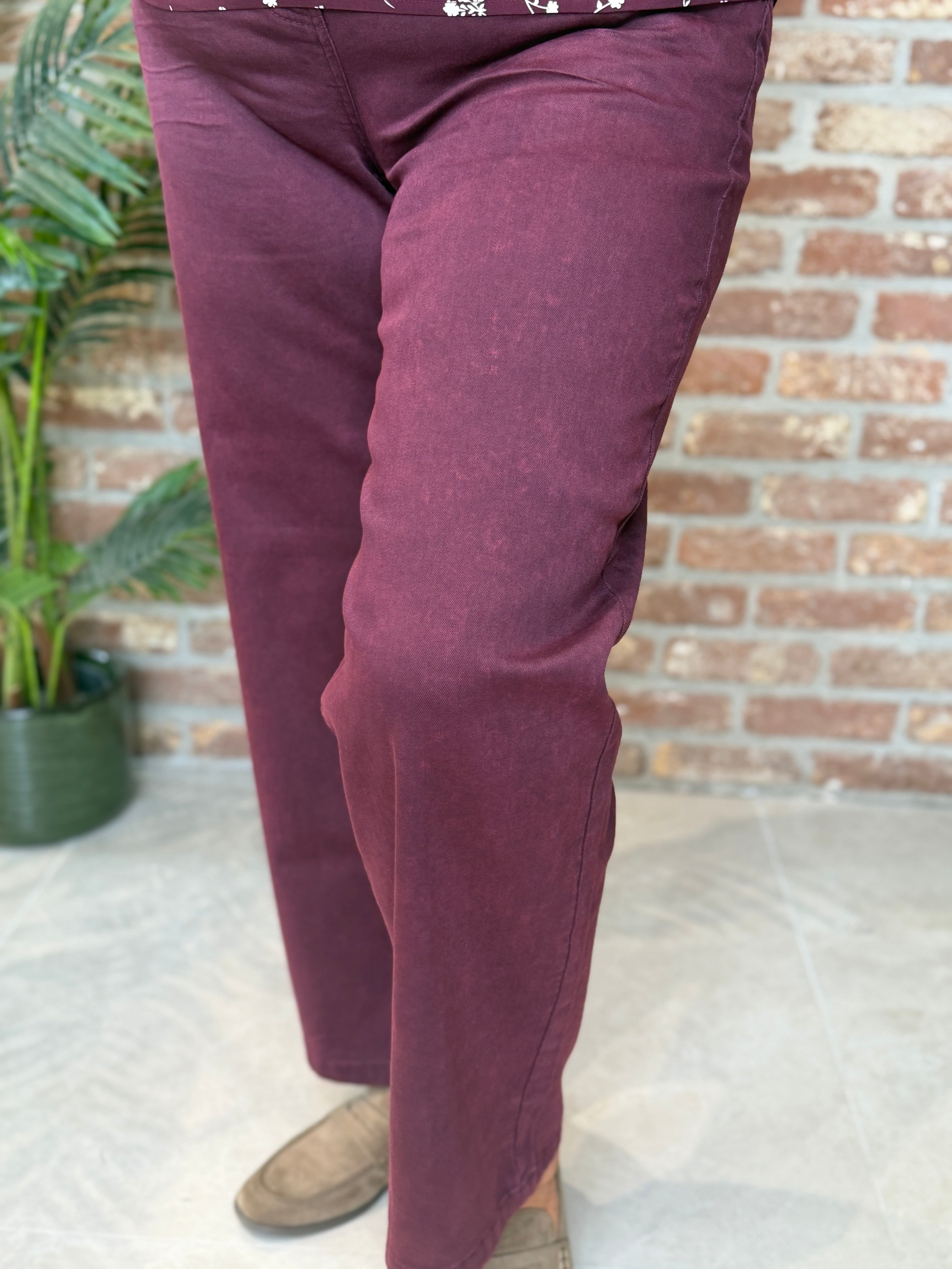 Neele Straight leg jeans In Red Wine