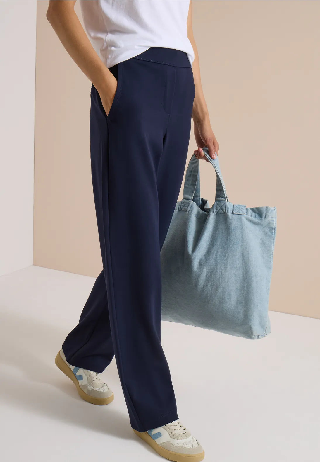 Neele Straight leg trousers In Navy