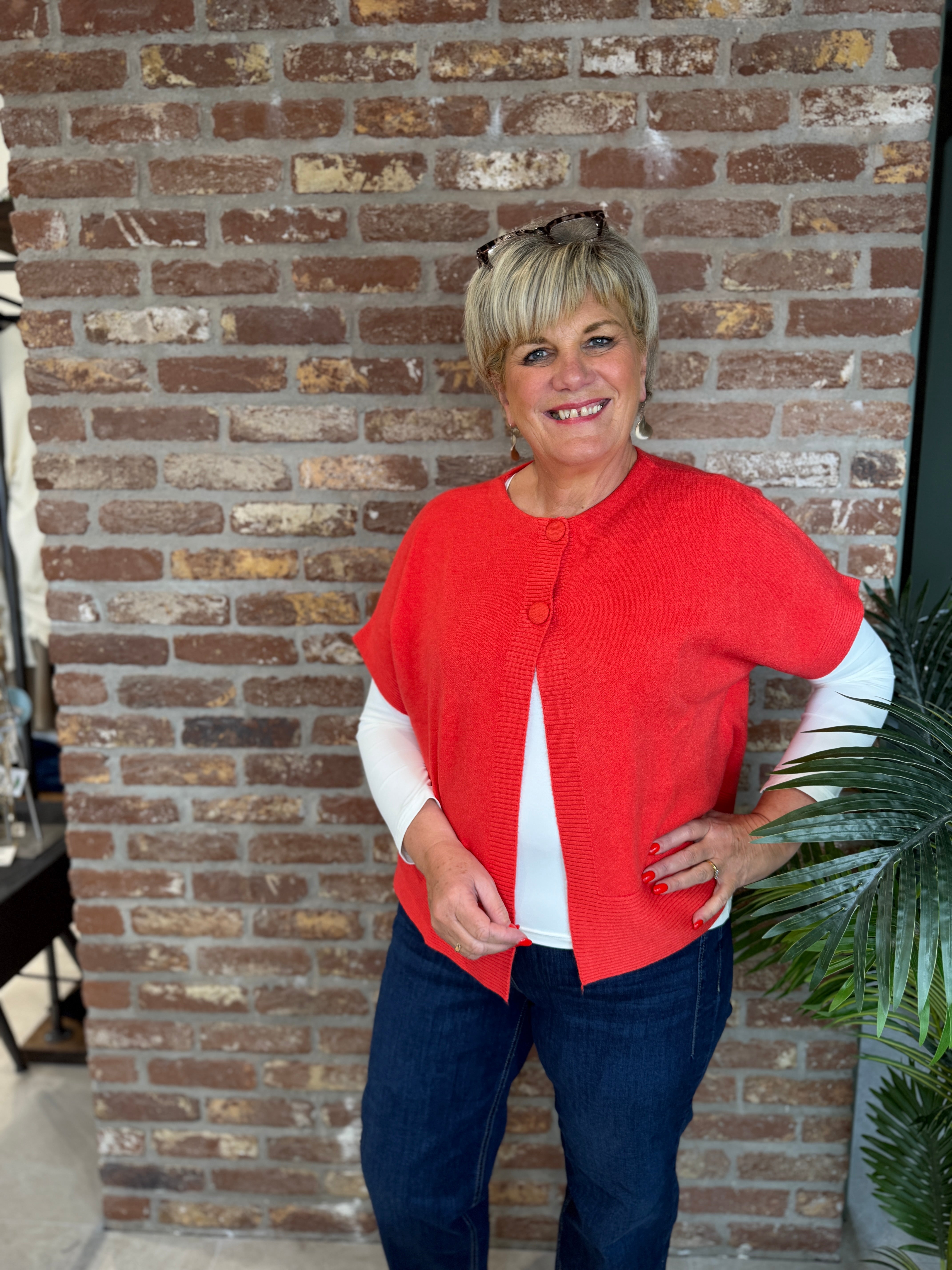 Buttoned cardigan in red