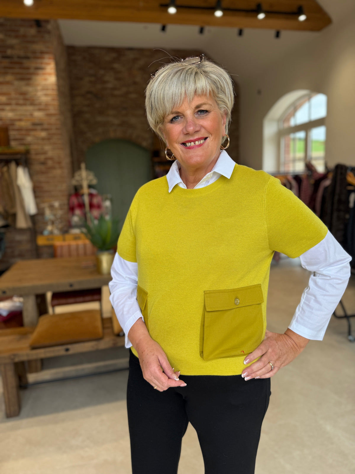 Two pocket knit in yellow