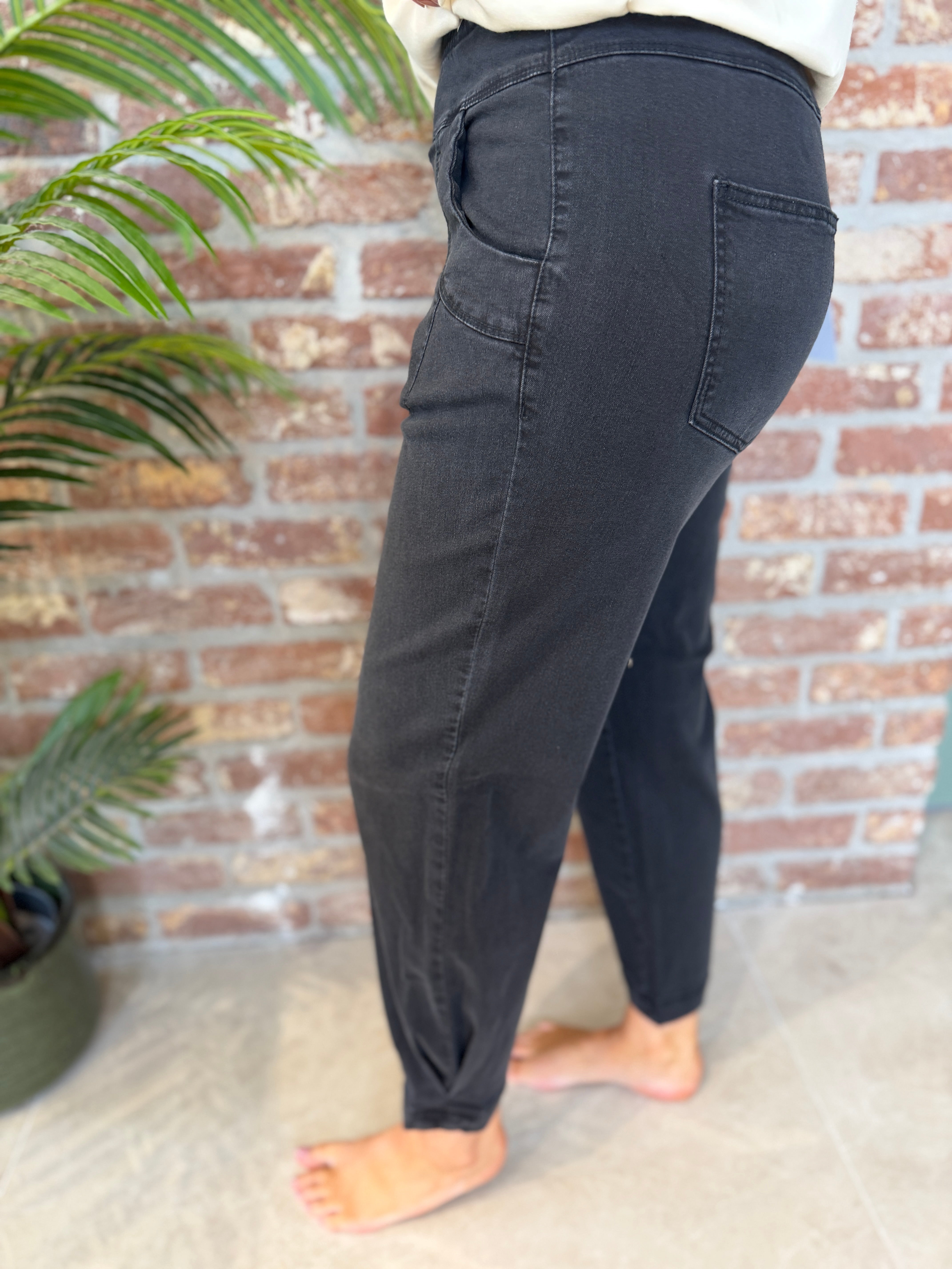 Rachell 7/8 jeans in Caviar Black