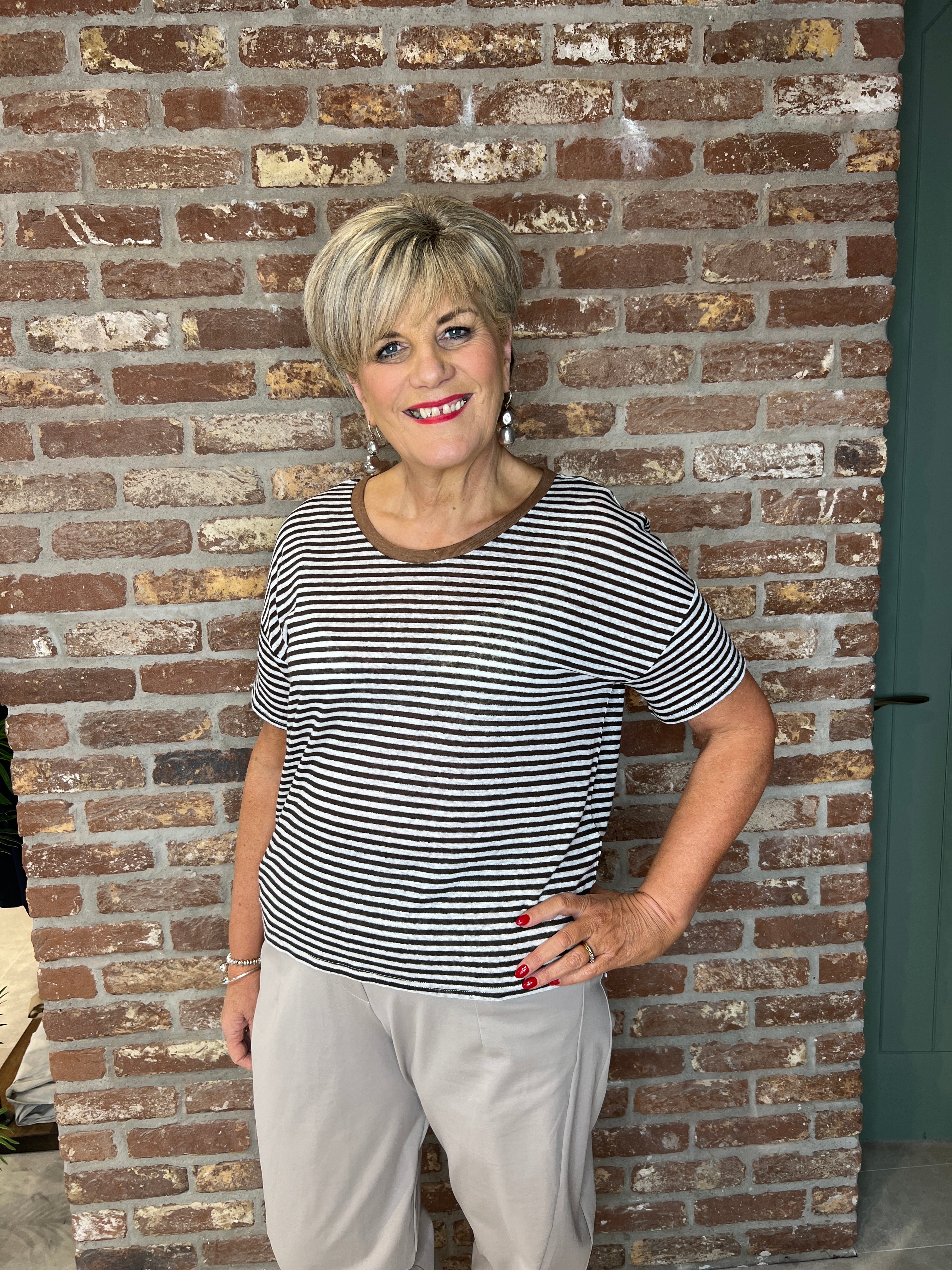 Oui Pure Linen t-shirt In dark brown & off white