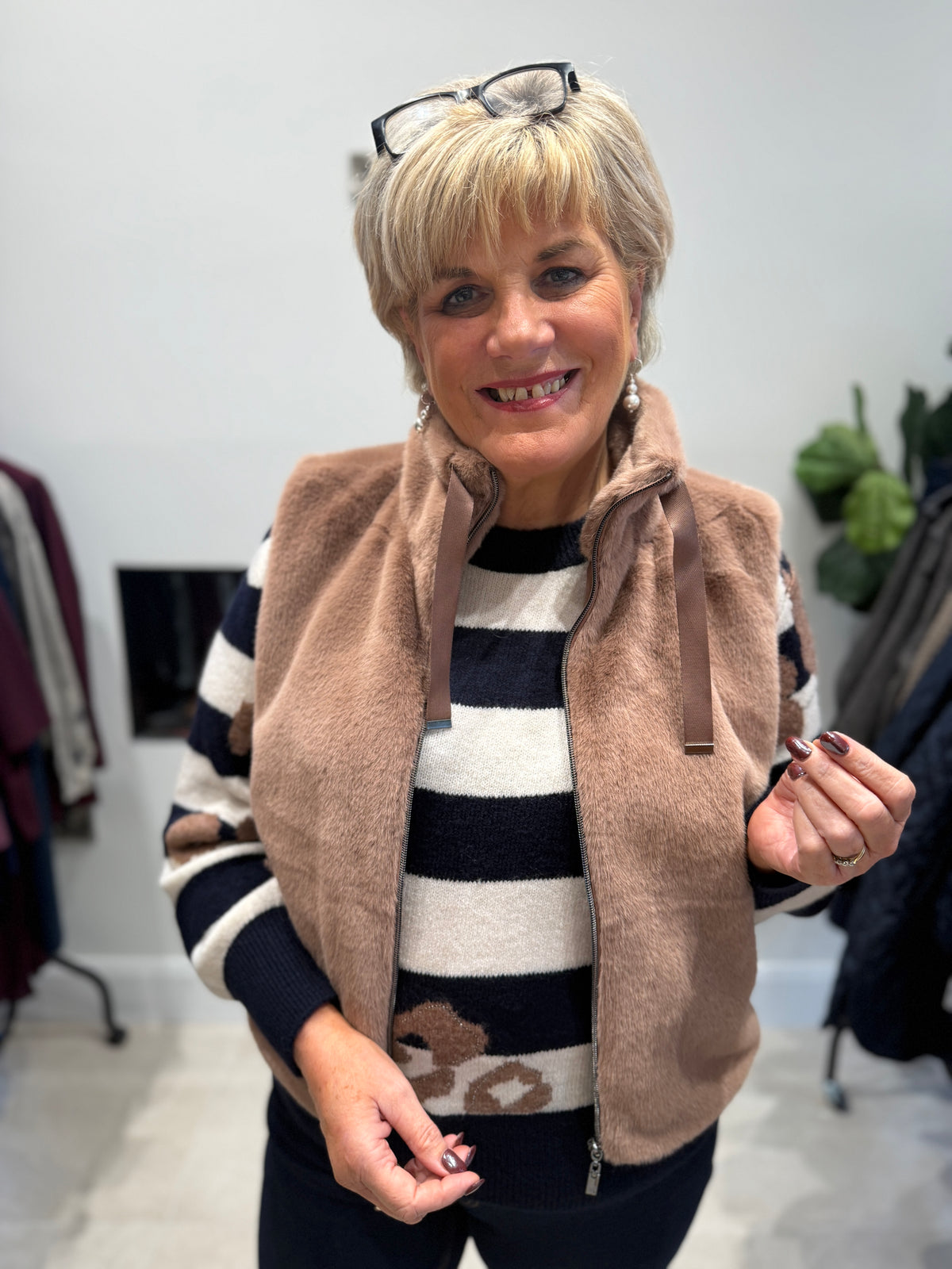 Faux fur waistcoat in tiramisu