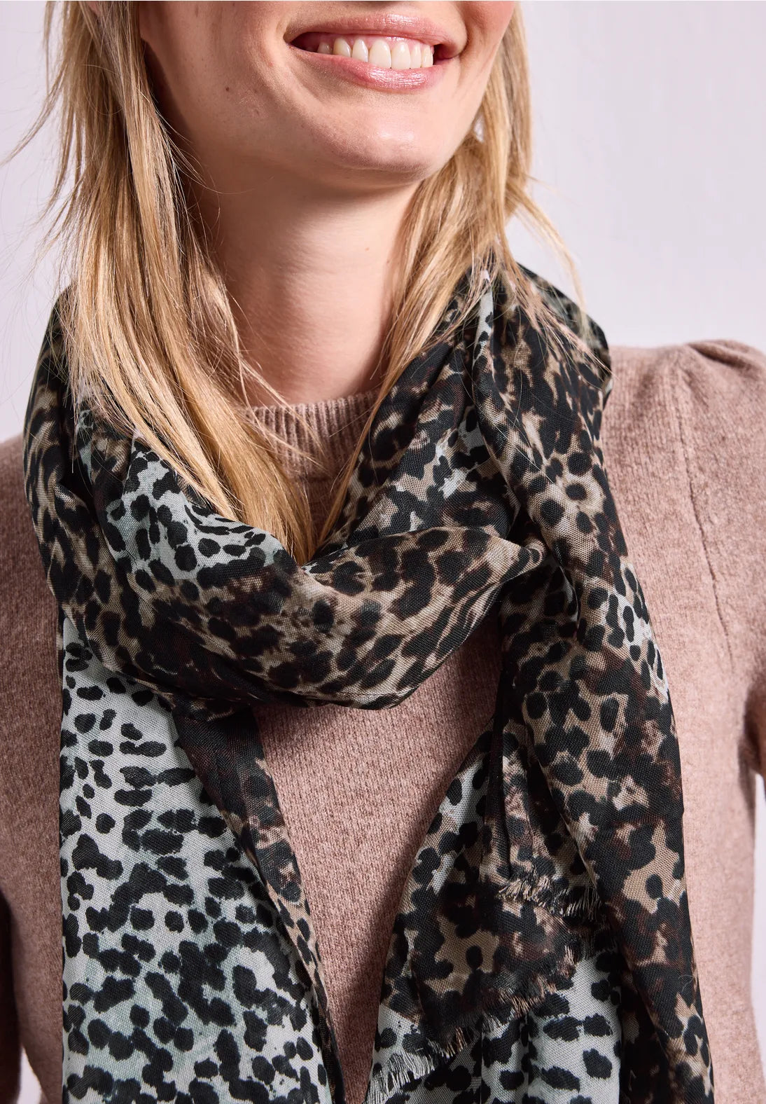 Animal print scarf in multi