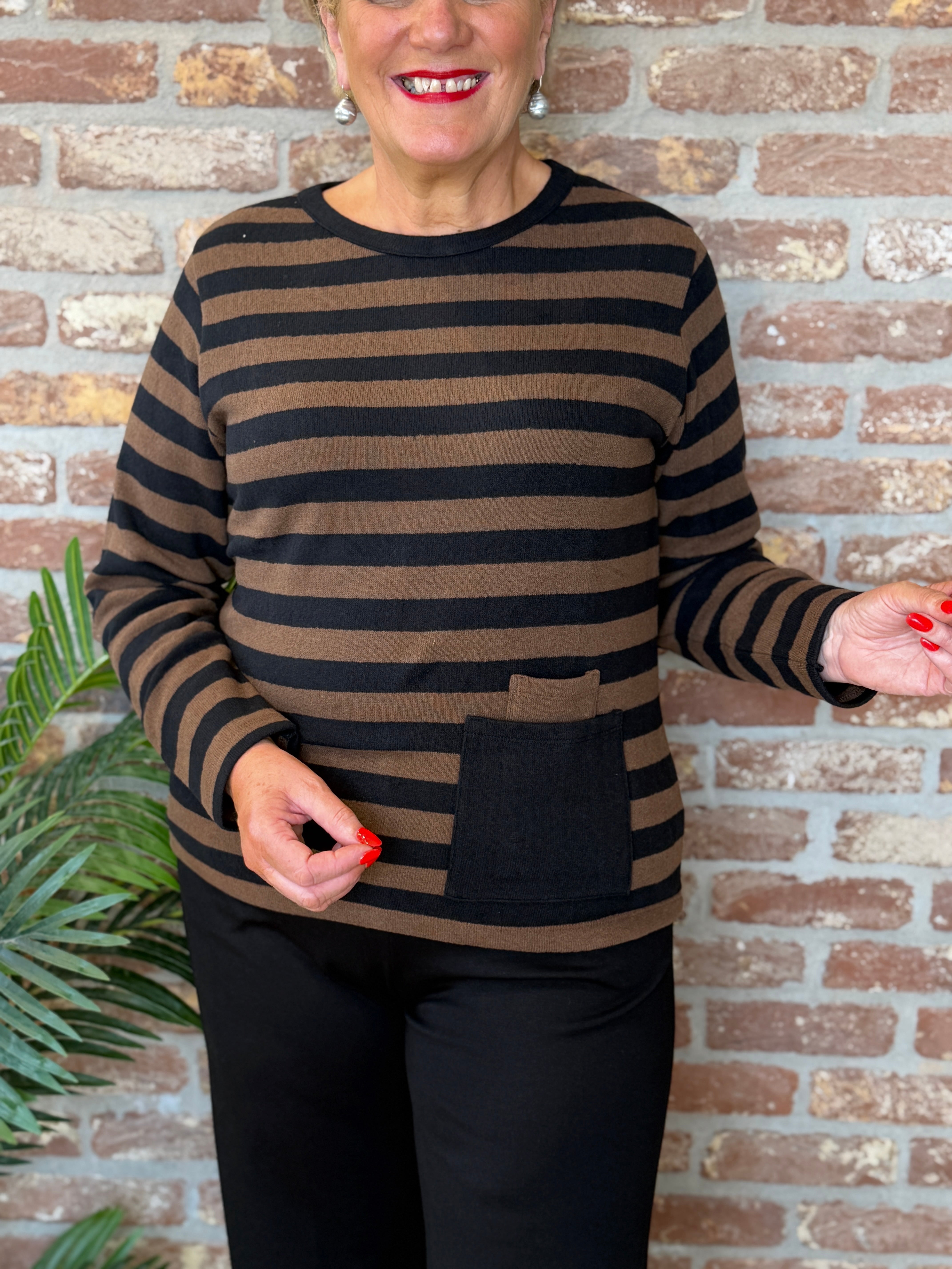 Stripe pocket fleece top in brown & black