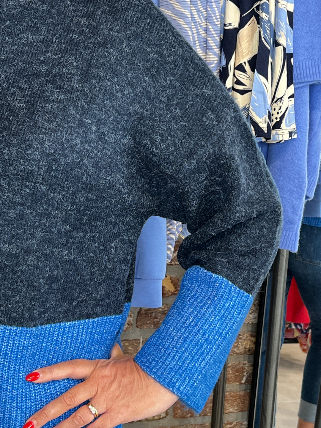 Culture Kimmy Pullover In Navy & Blue