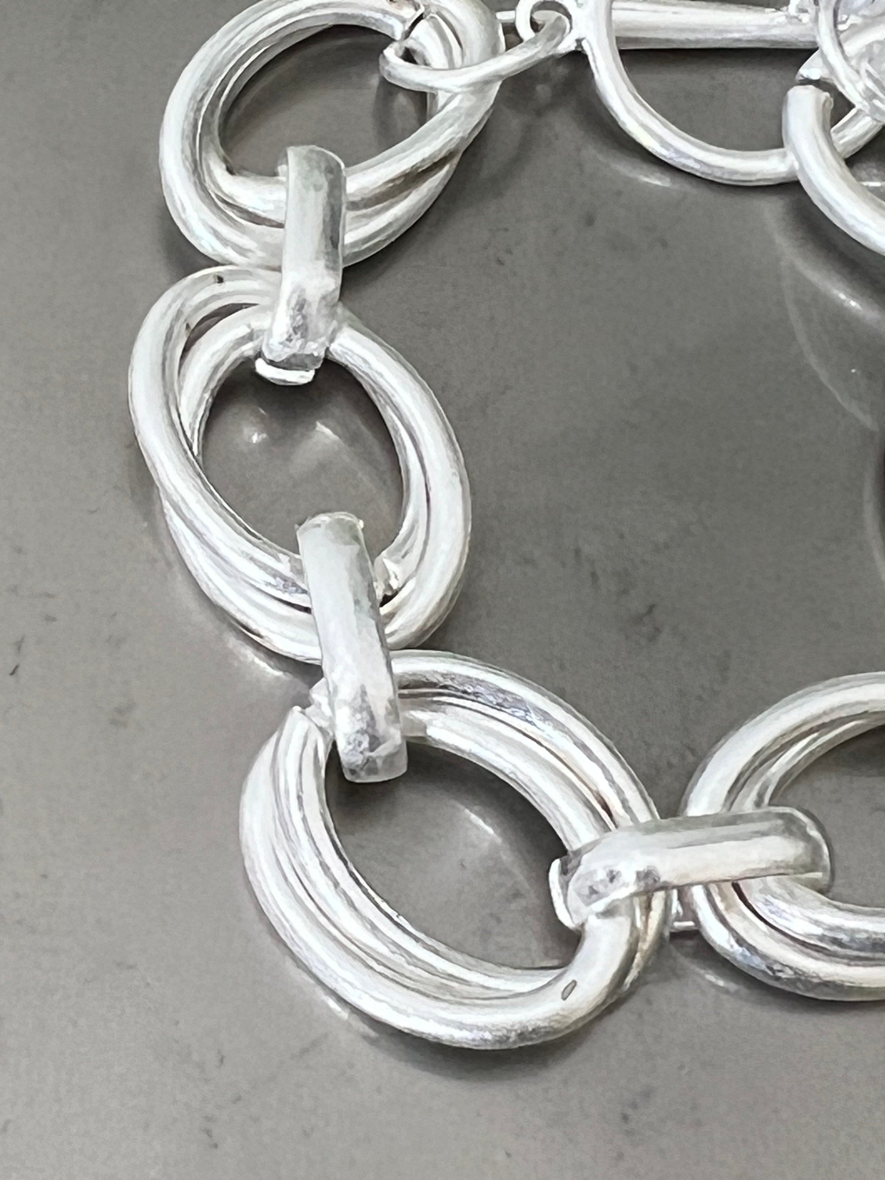 Eliza Gracious Chunky Chain Link Bracelet In silver