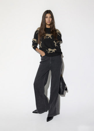 Jacquard leopard pullover in black & brown
