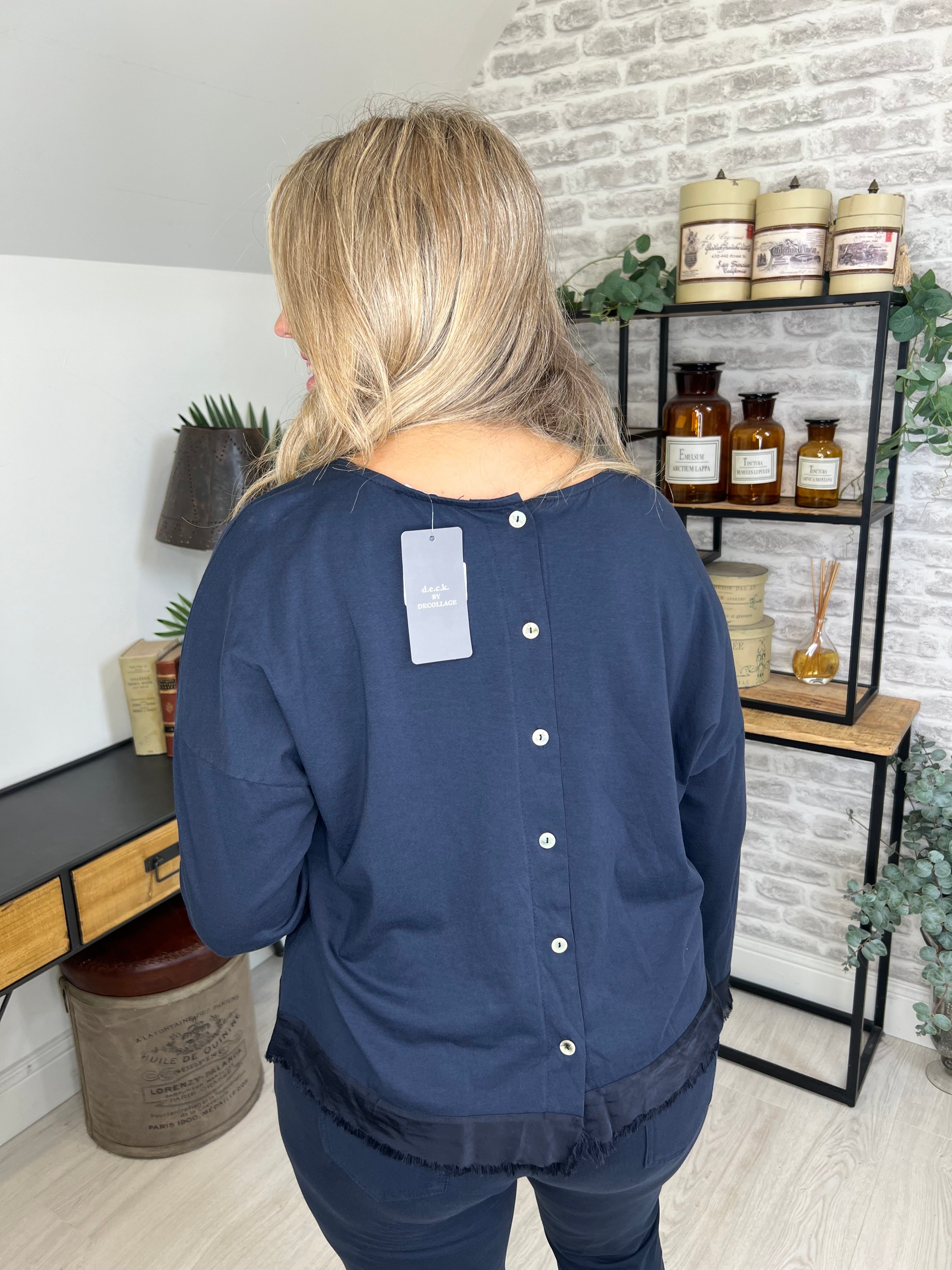 Deck By Decollage Buttoned Top In Navy