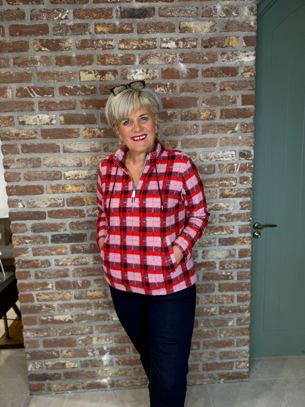 Teddy checked pullover in velvet rose