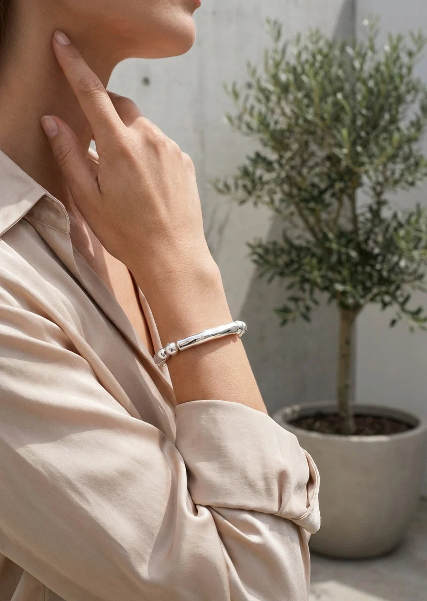 Silver stretch bar and ball bangle