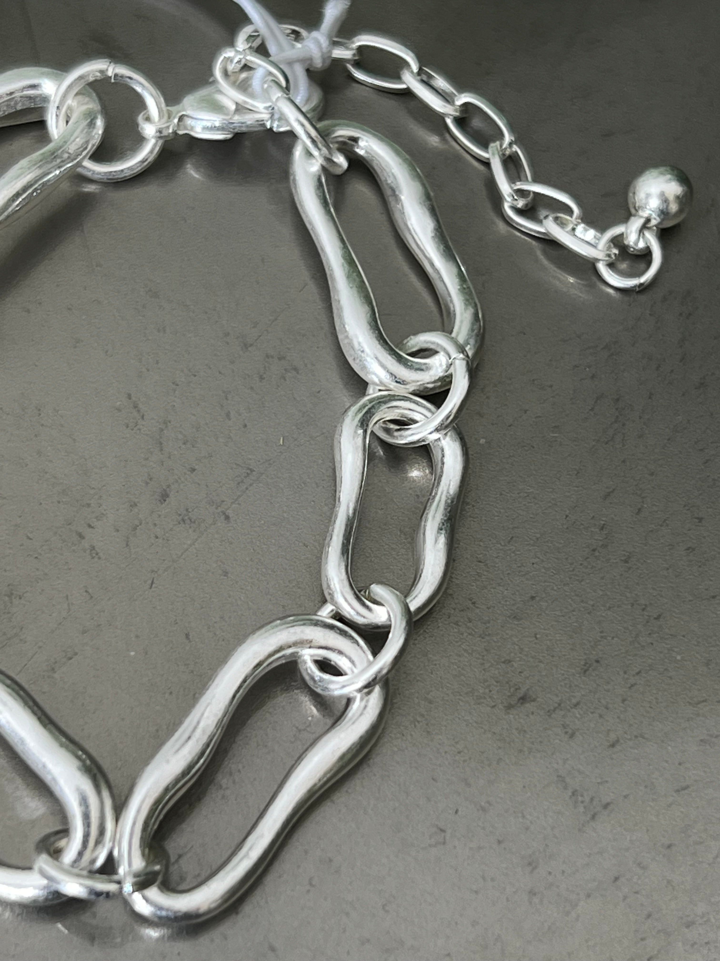 Eliza Gracious Mis-Shape Link Bracelet In silver