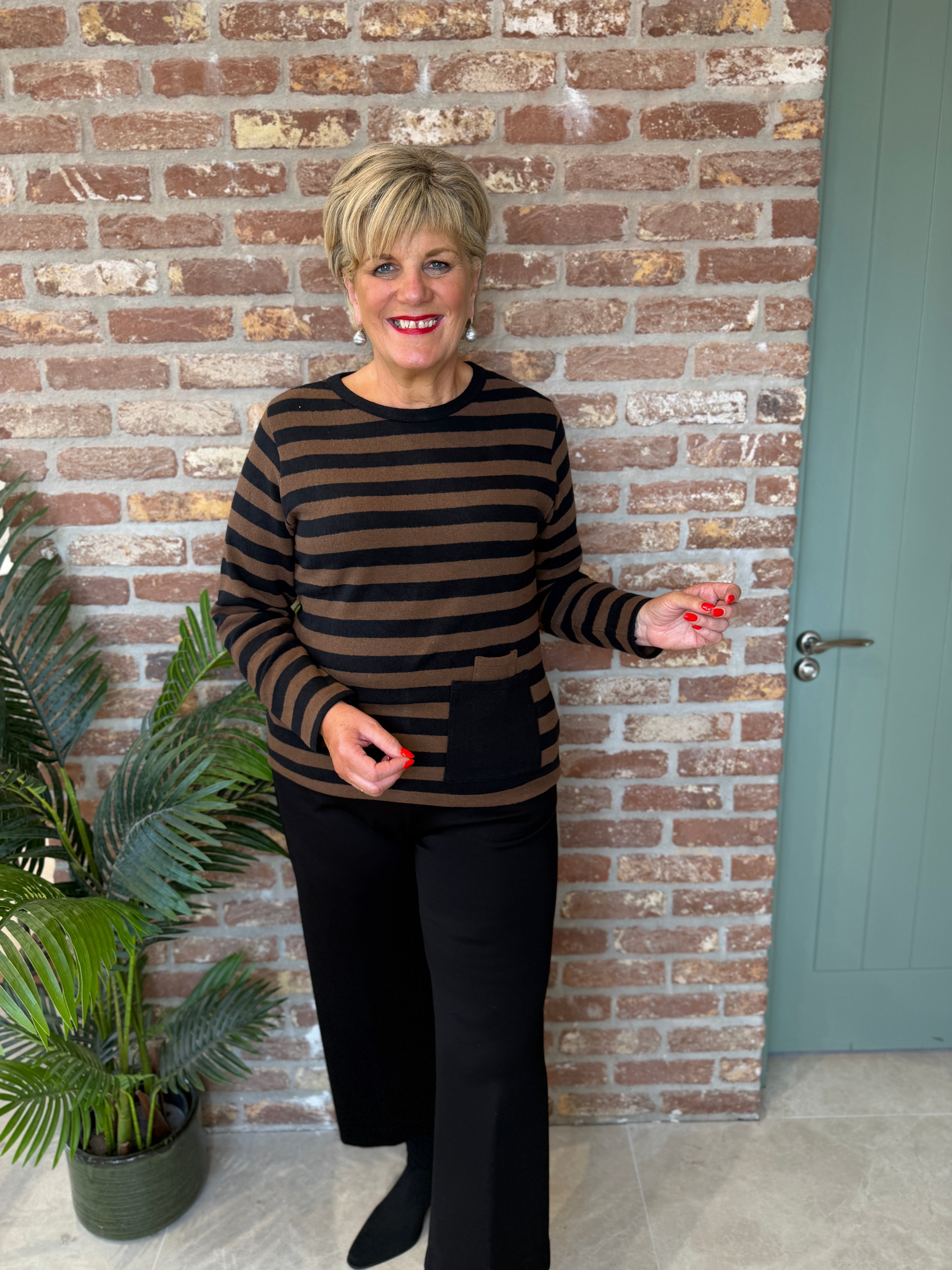 Stripe pocket fleece top in brown & black