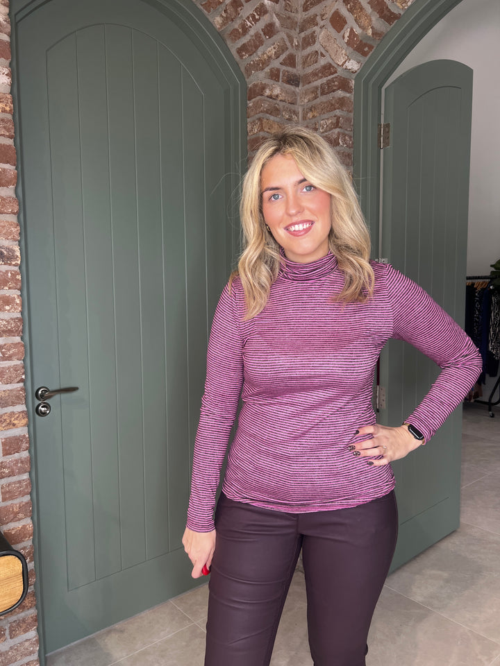 Culture Cualexandra Rollneck  In Pink & Brown