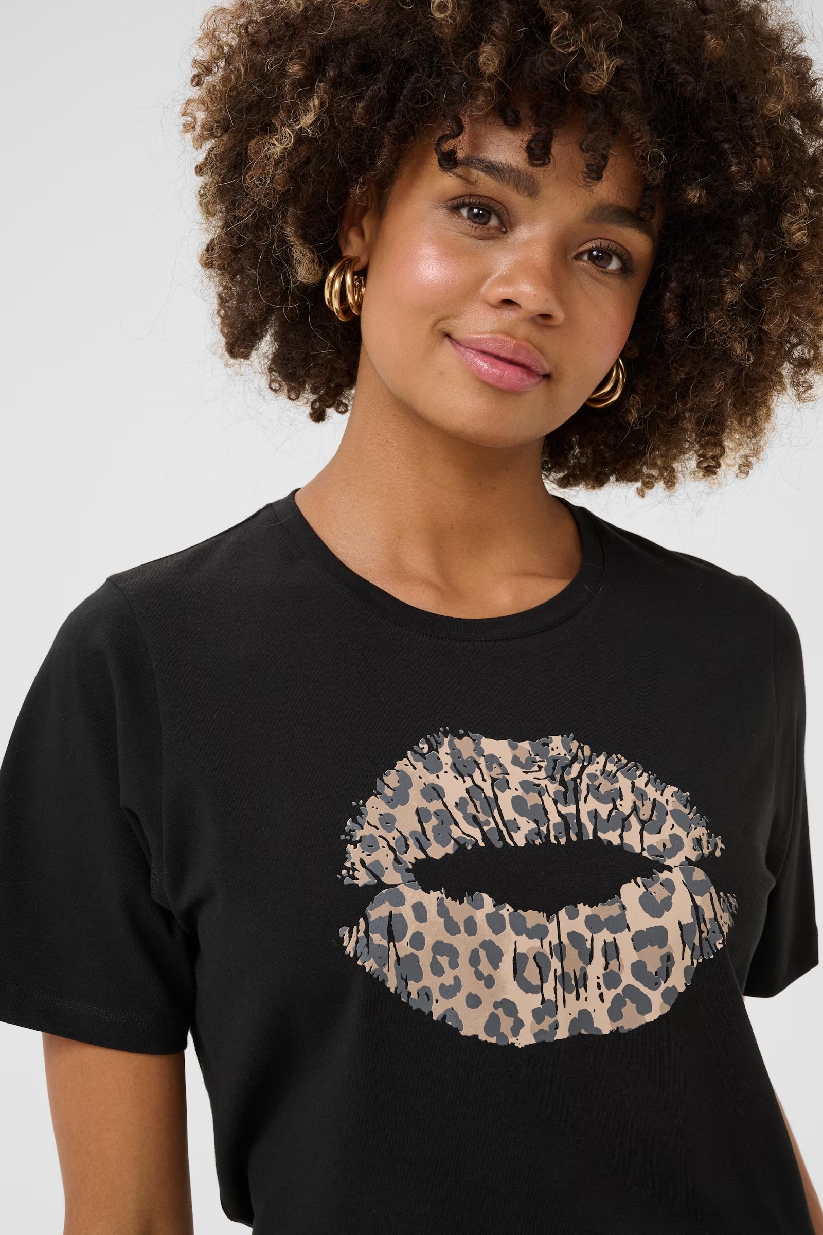 Culture cunuga t-shirt with leopard In black