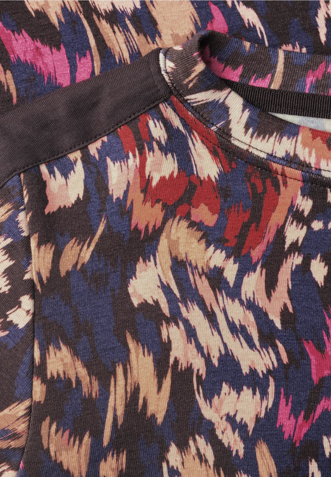 Patterned top with tape in dark toffee brown