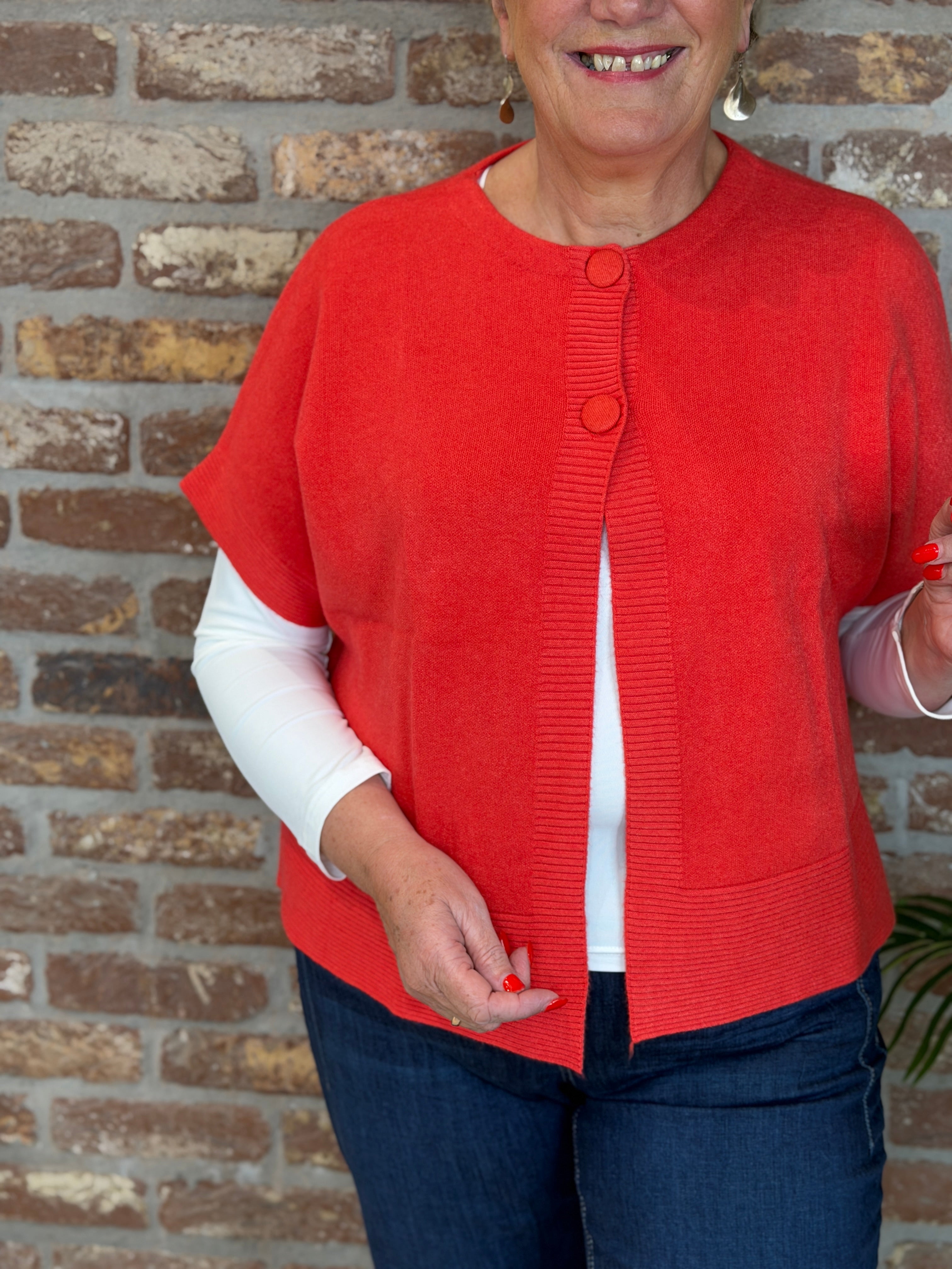 Buttoned cardigan in red