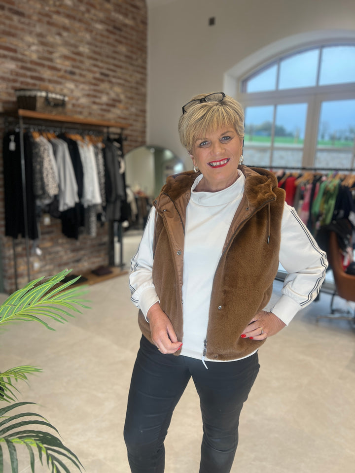 Monari Faux Fur waistcoat In whisky