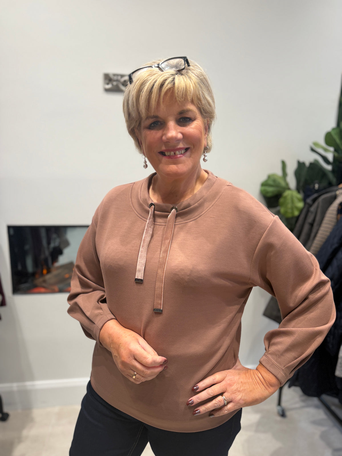 Sweatshirt with velvet drawstrings in tiramisu