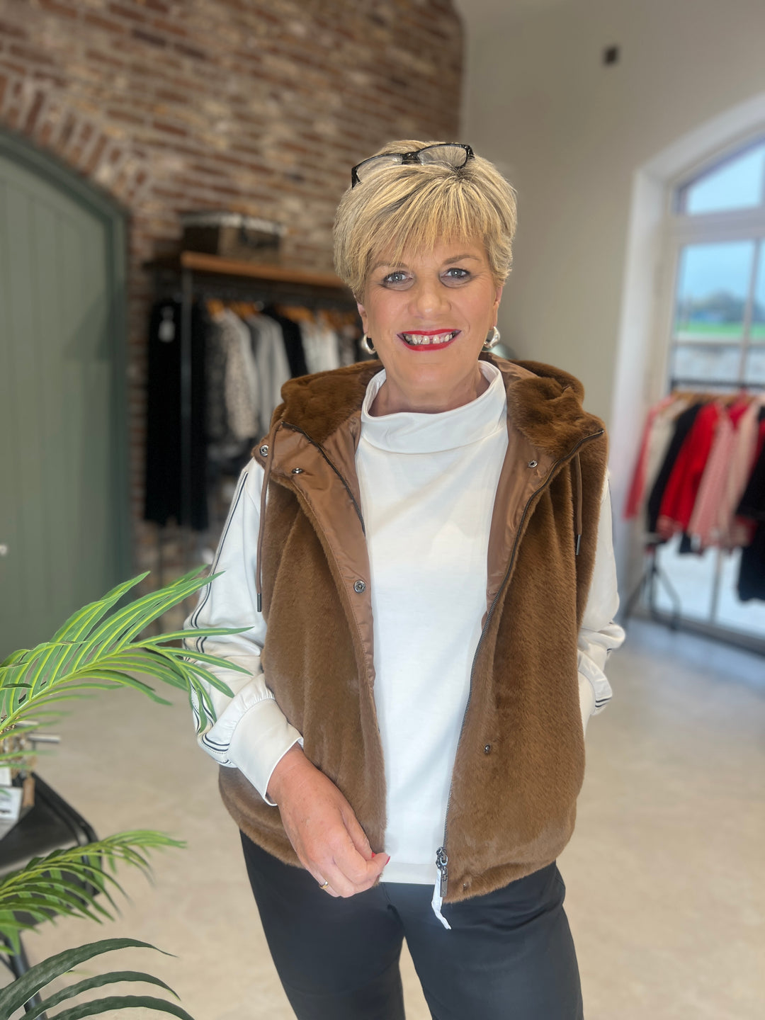 Monari Faux Fur waistcoat In whisky