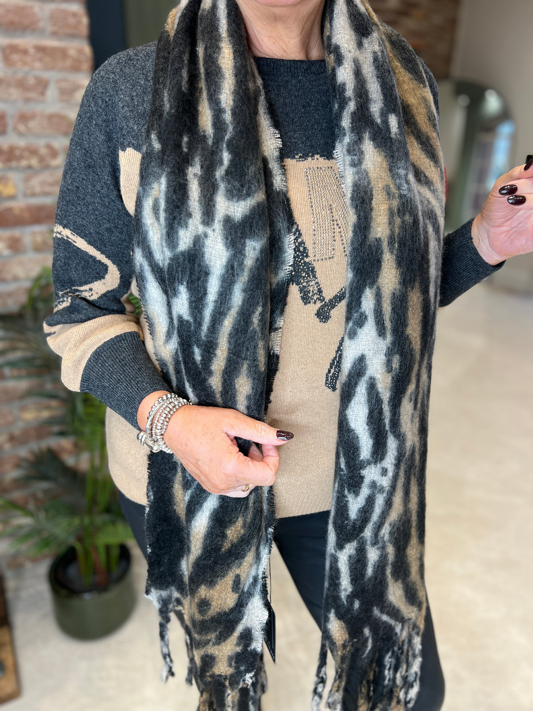 Monari Scarf With Whisky Pattern