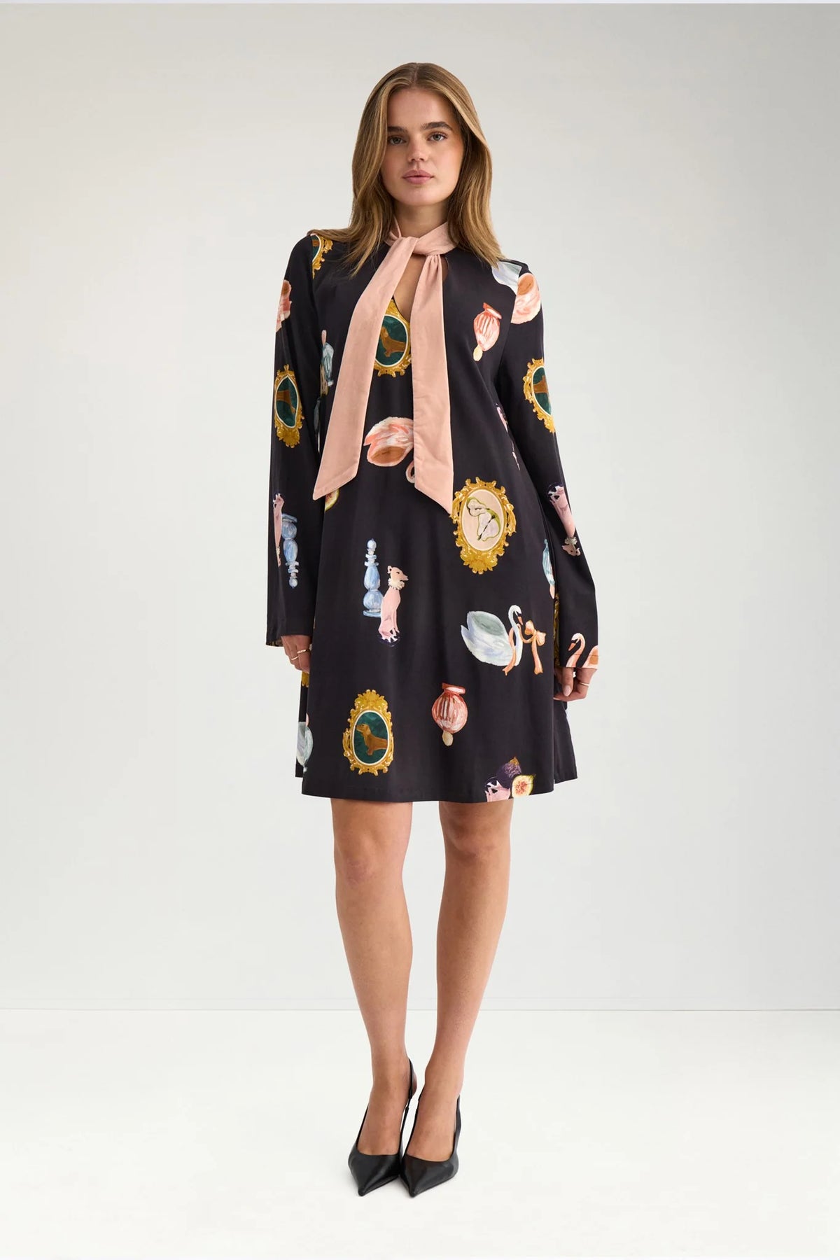 Nuofelia Short patterned dress in black