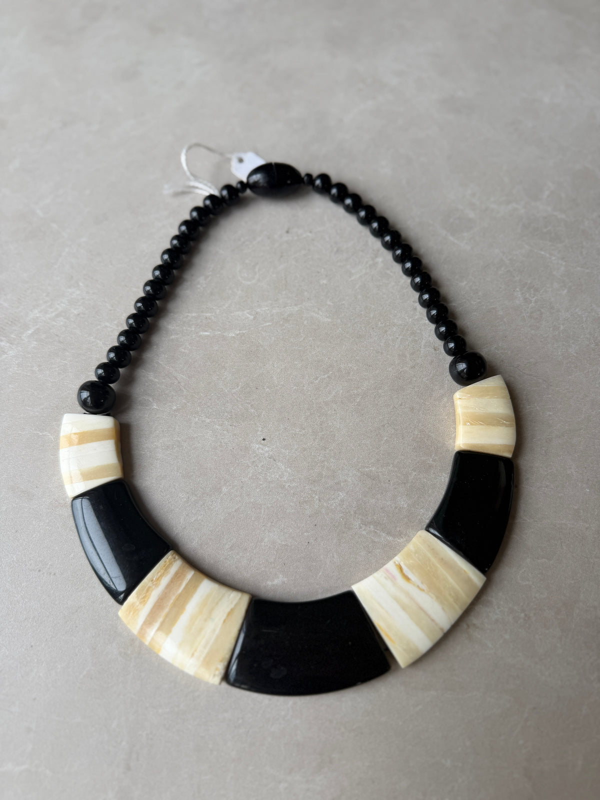 Beaded necklace in black & stone