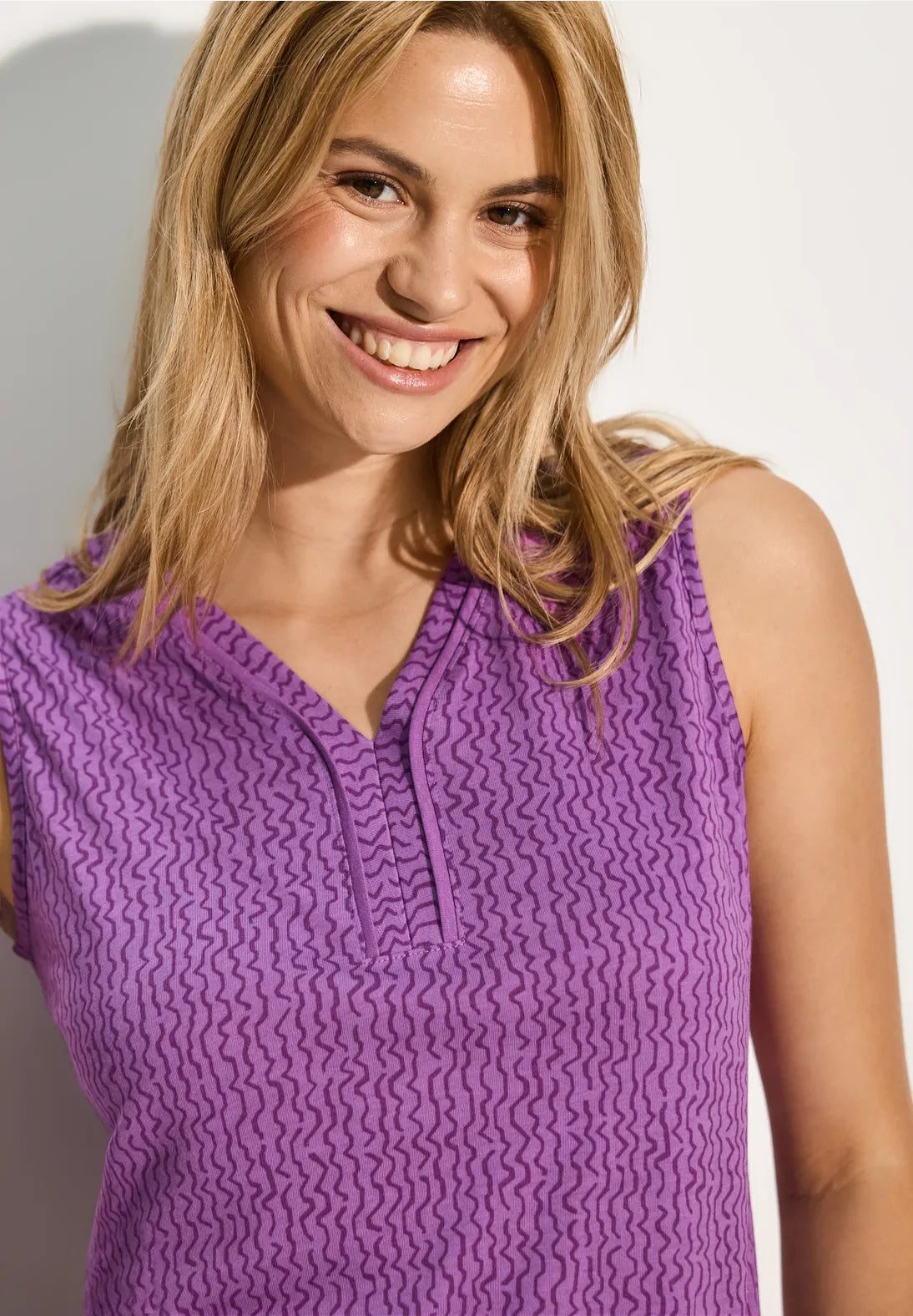 Cecil Minimal Sleeveless Top In Iced Violet