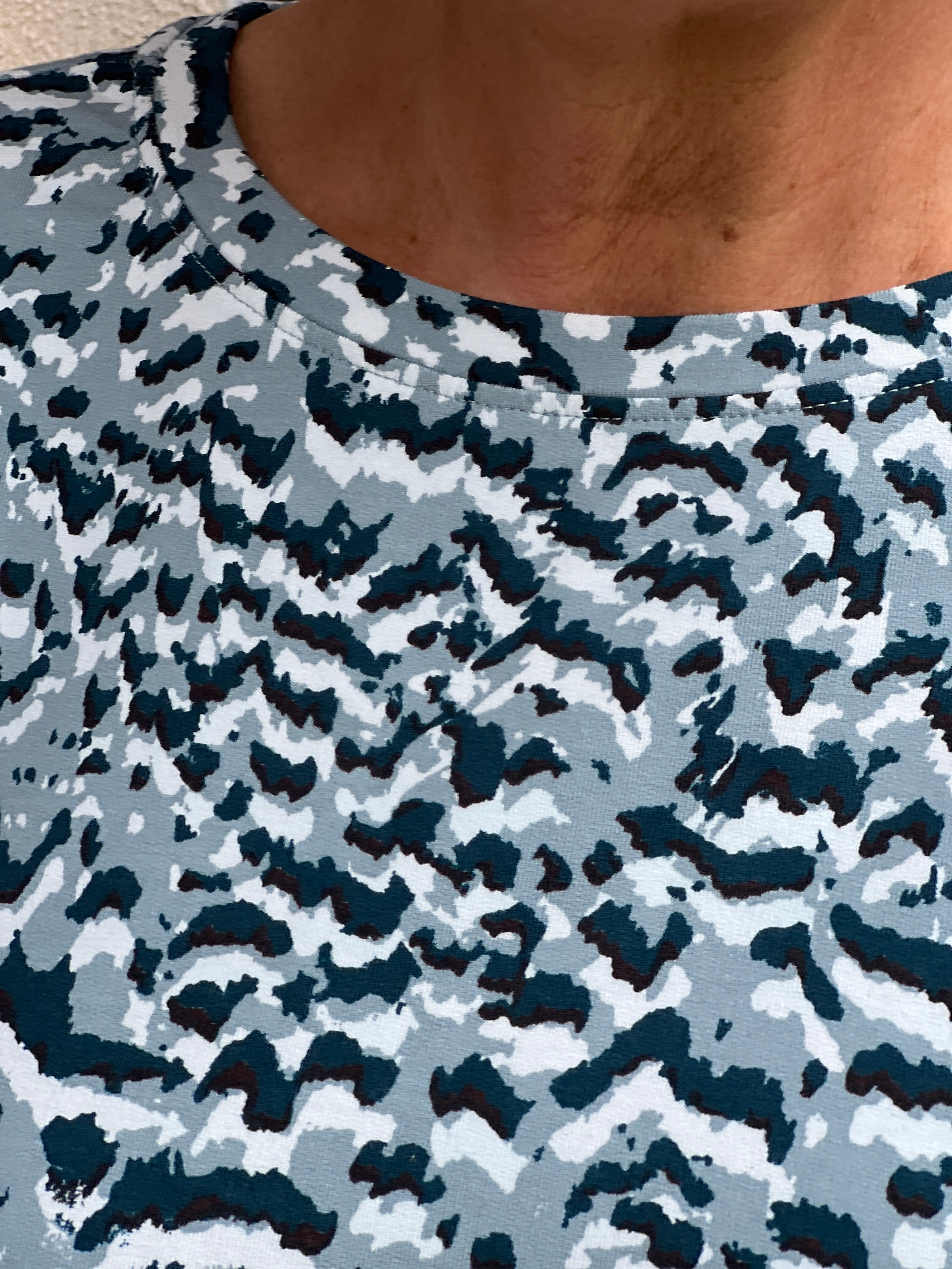 Street Patterned Top In Arona Blue