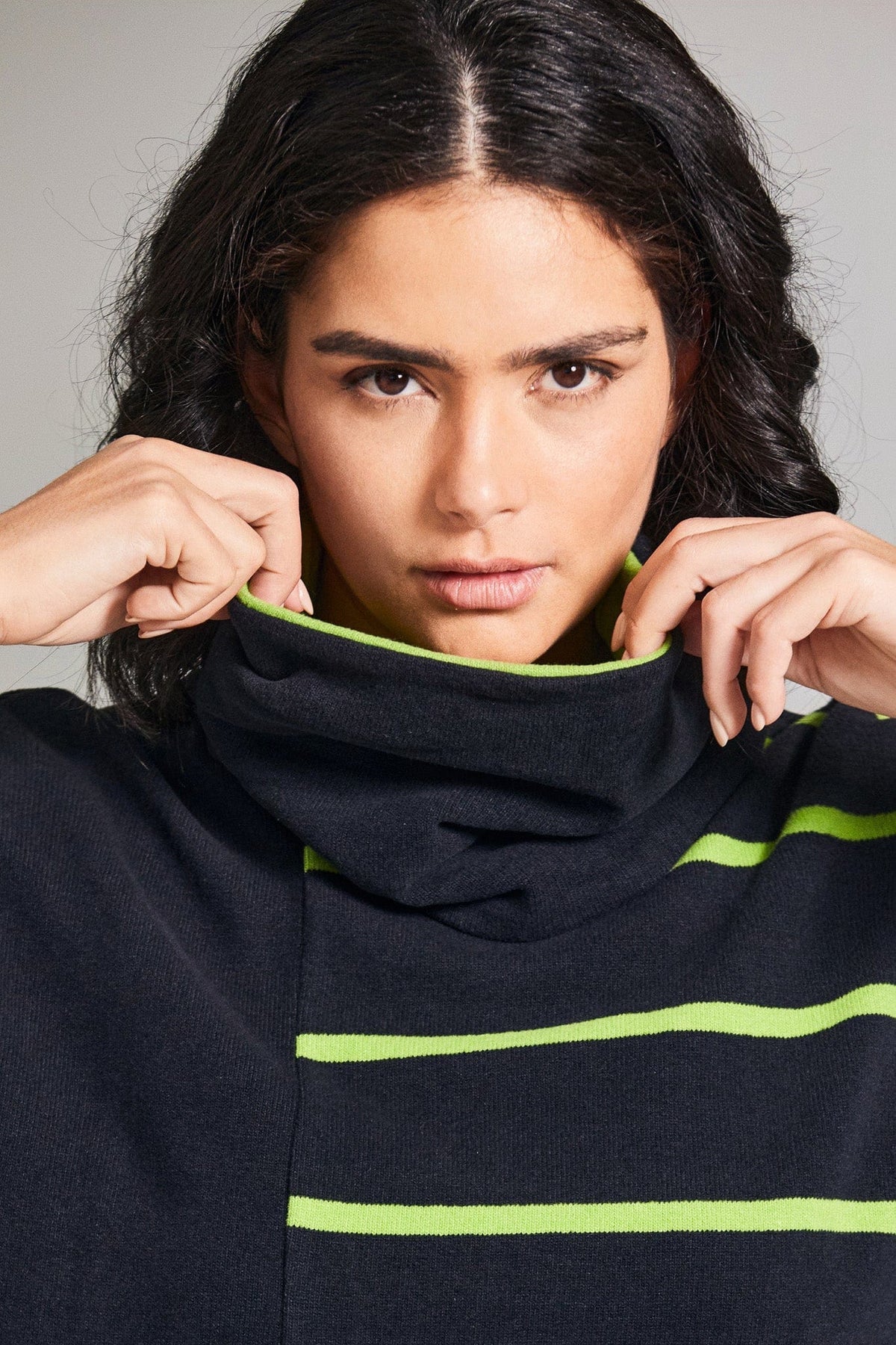 Peruzzi Solid Contrast Stipe Knit In Navy & Green