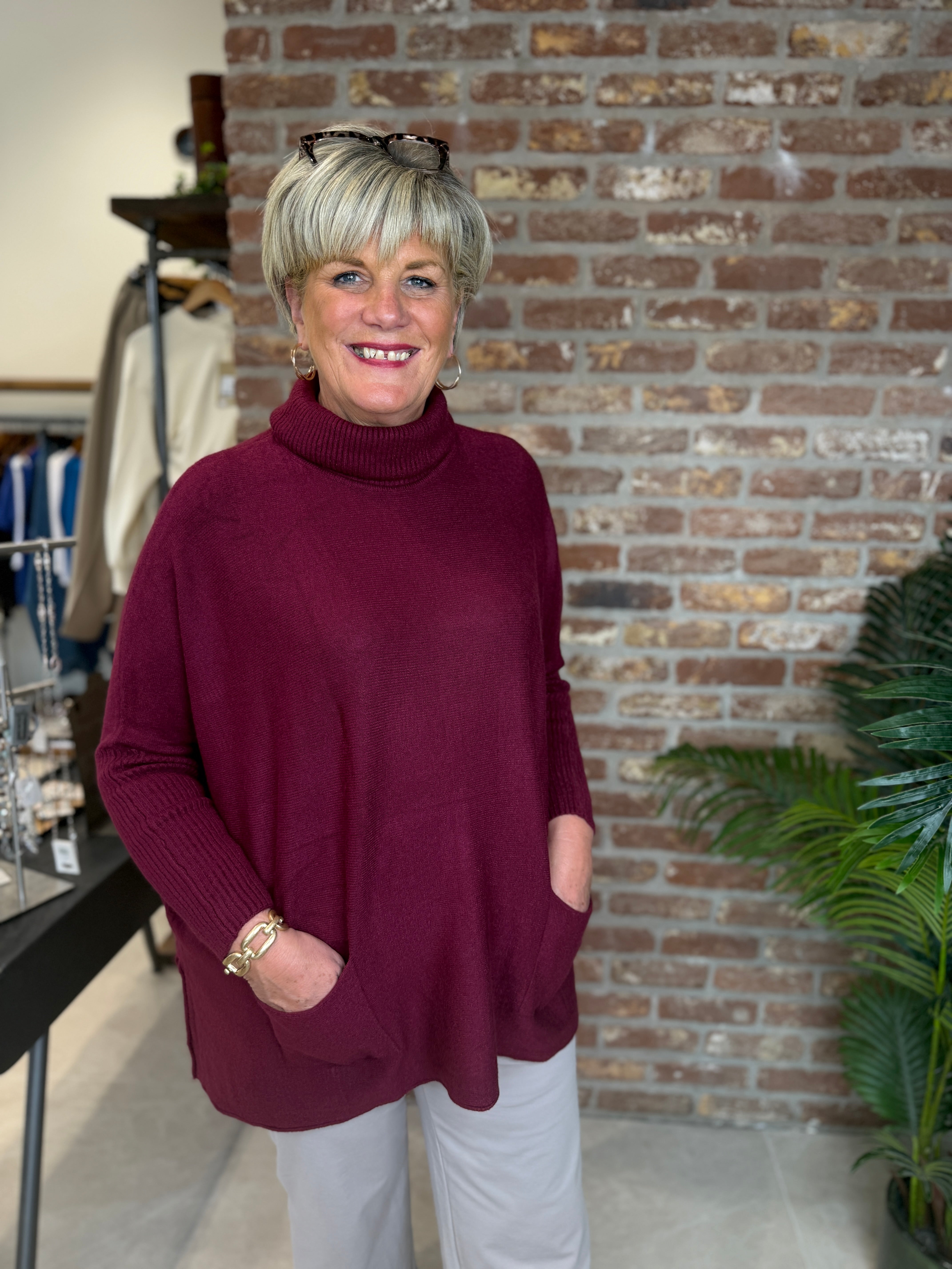 Roll Neck pocket knit In Bordeaux