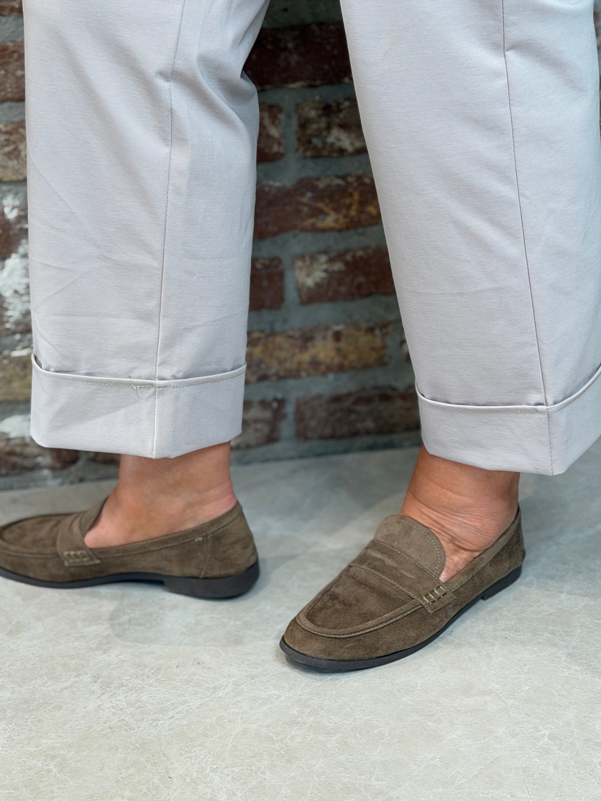 Cuff trousers in taupe