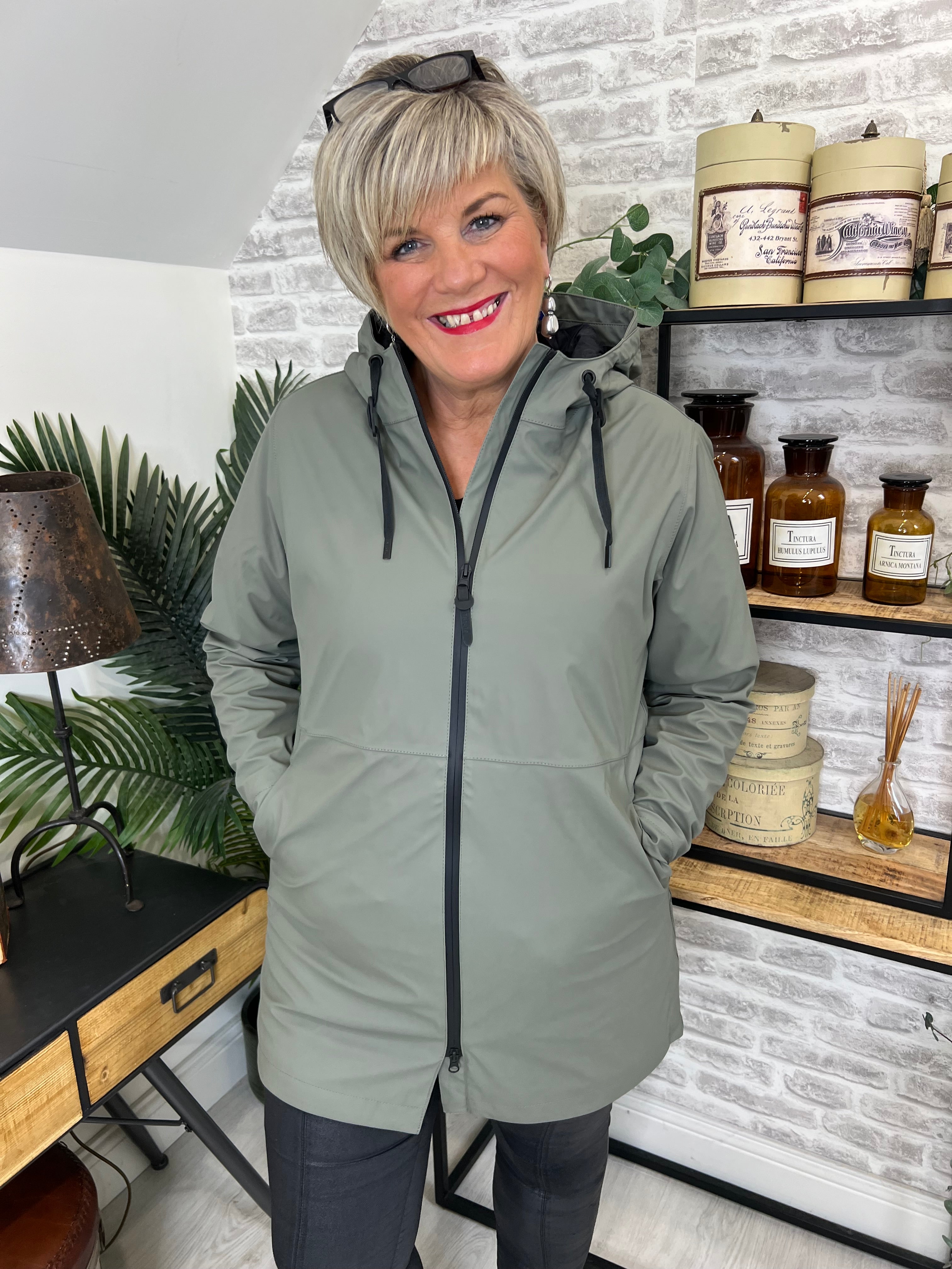 Tanta vand raincoat in mulled basil