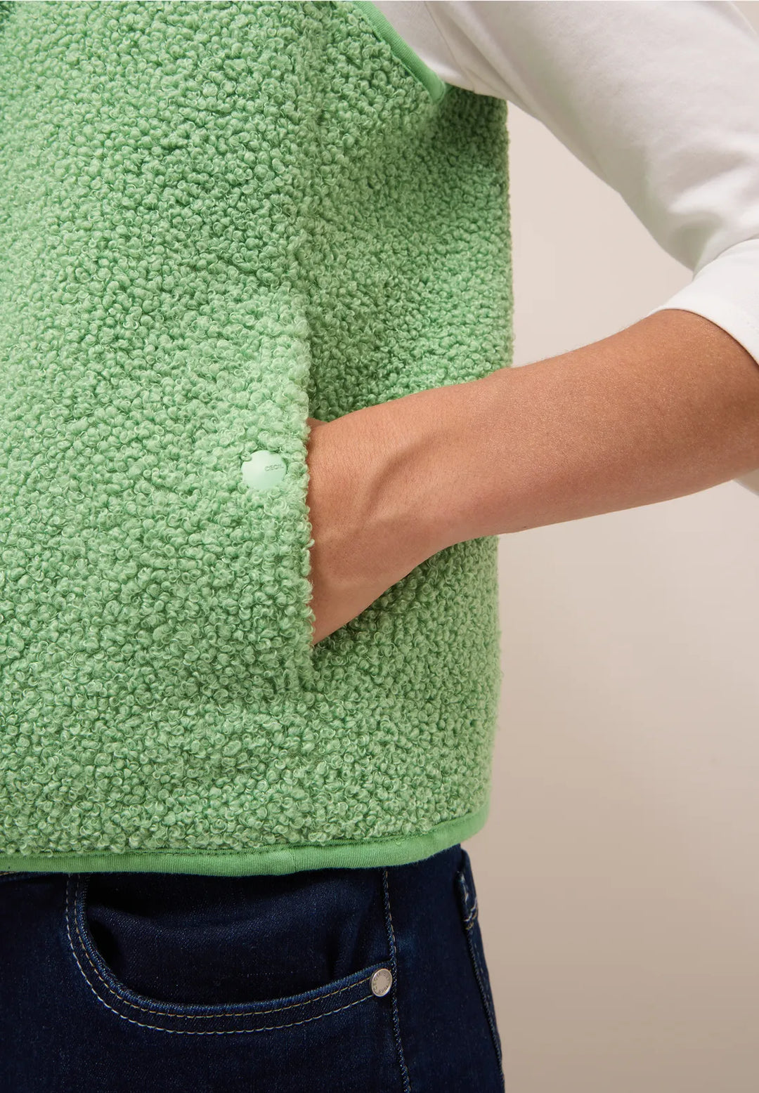 Cecil Curly Vest In Fennel Green