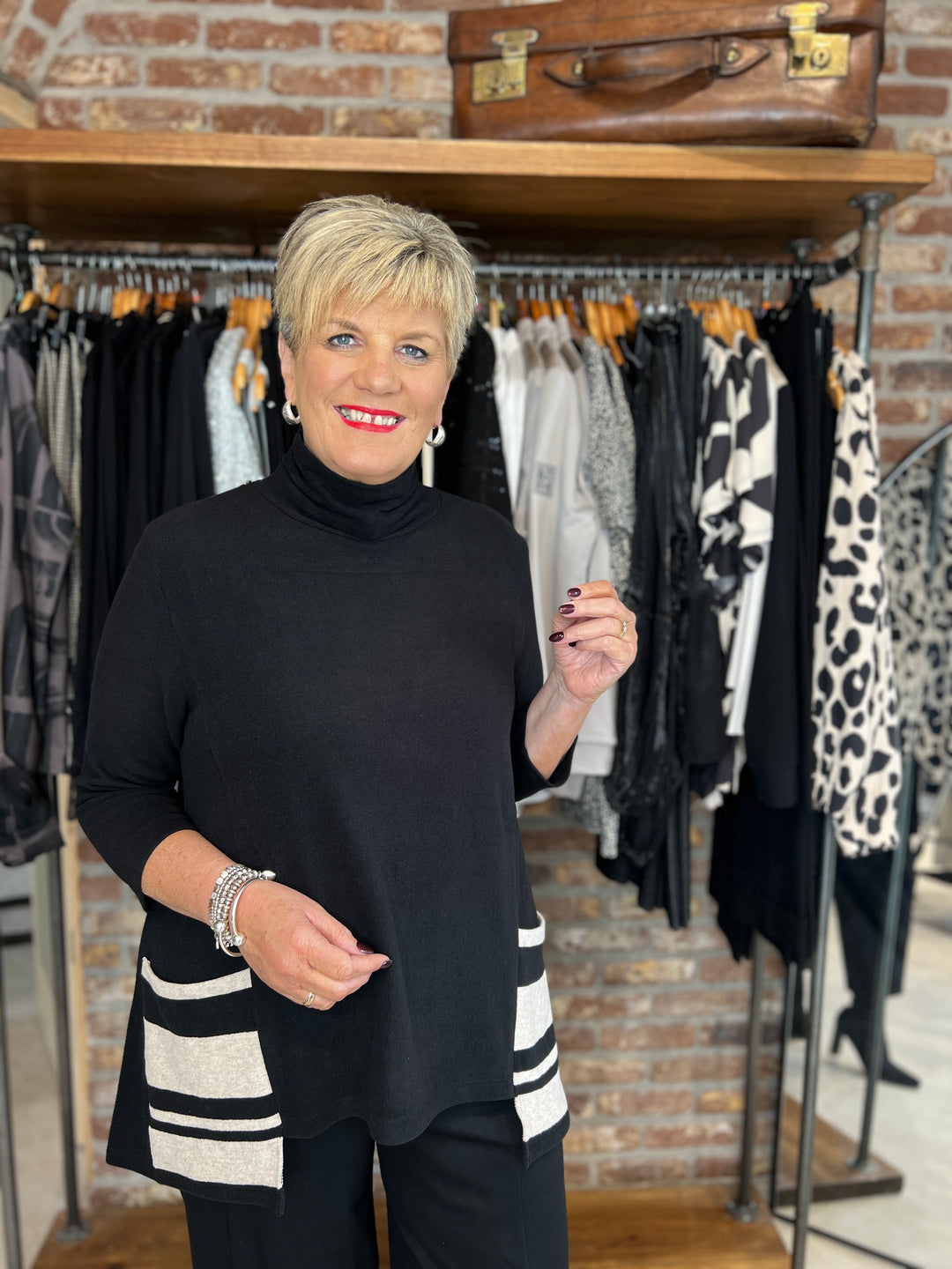 Peruzzi Stripe Pocket Fleece In Black