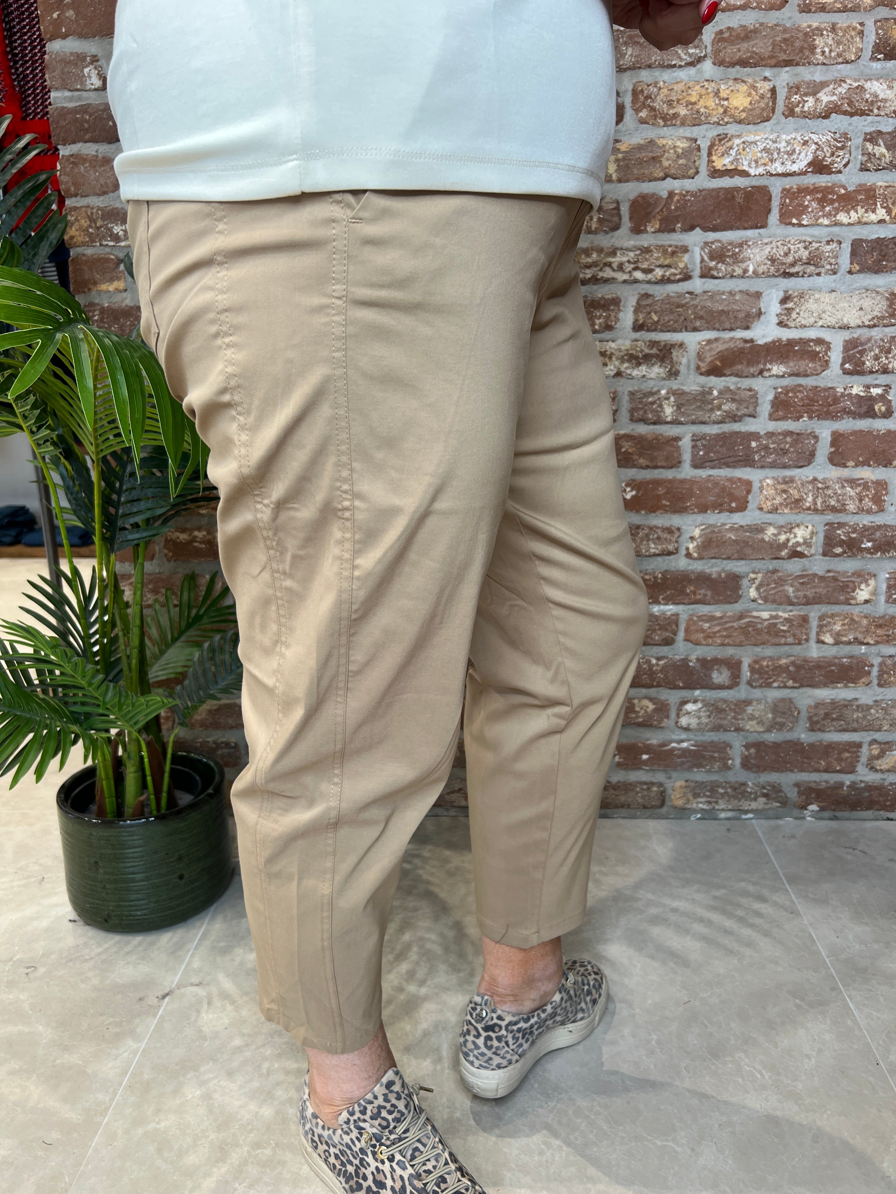 Stehmann Ornela Light Weight Trousers In Camel