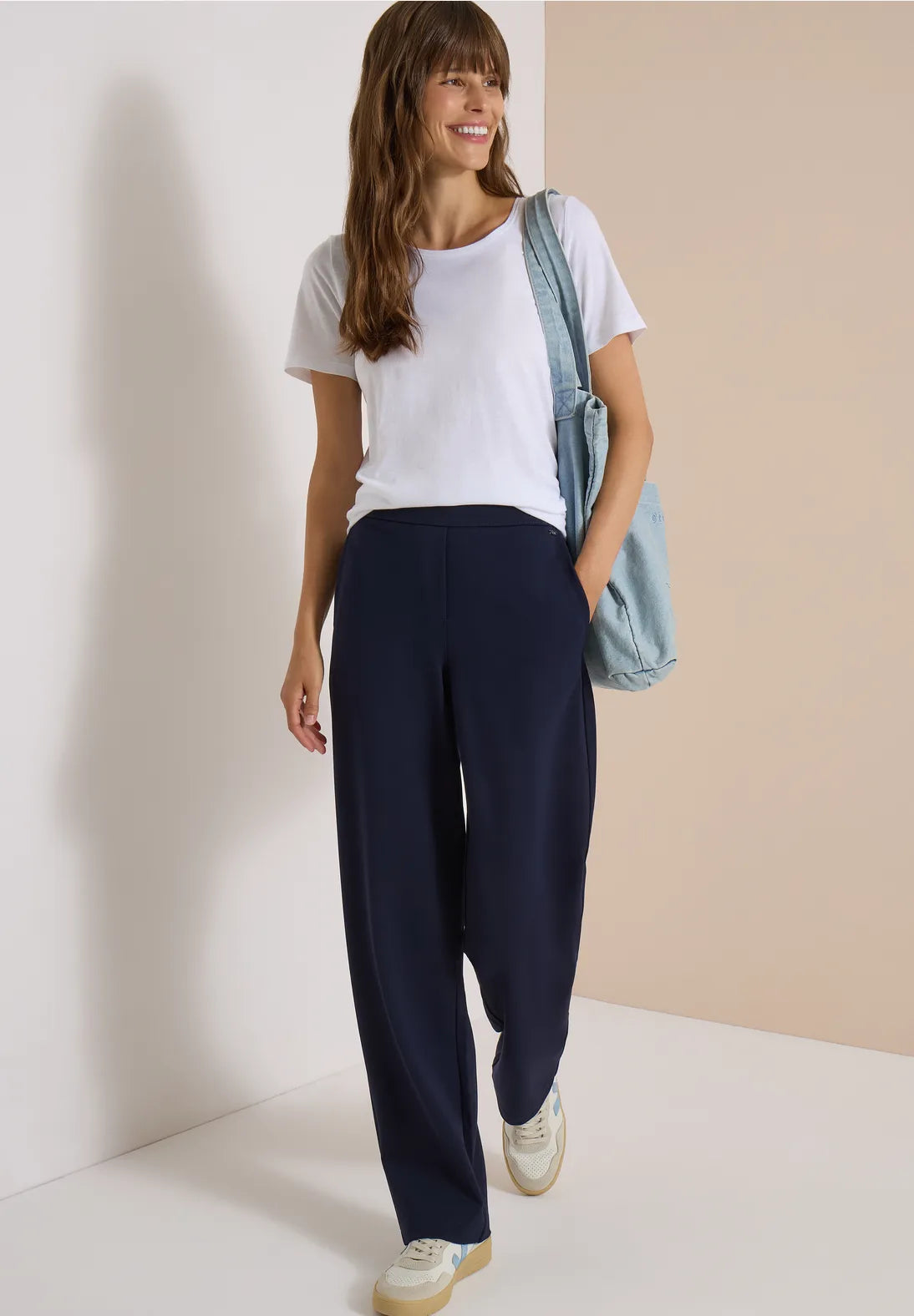 Neele Straight leg trousers In Navy