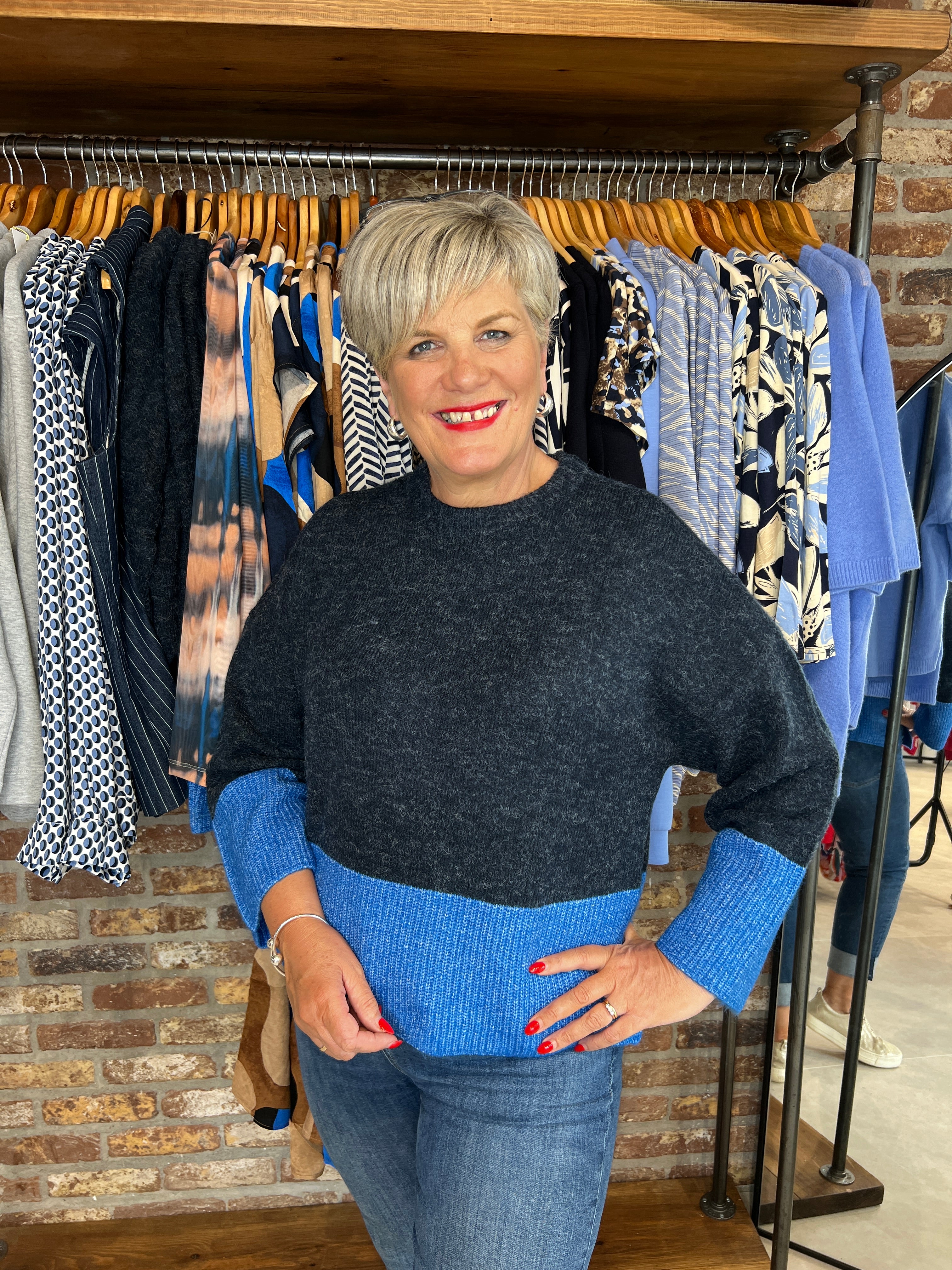 Culture Kimmy Pullover In Navy & Blue