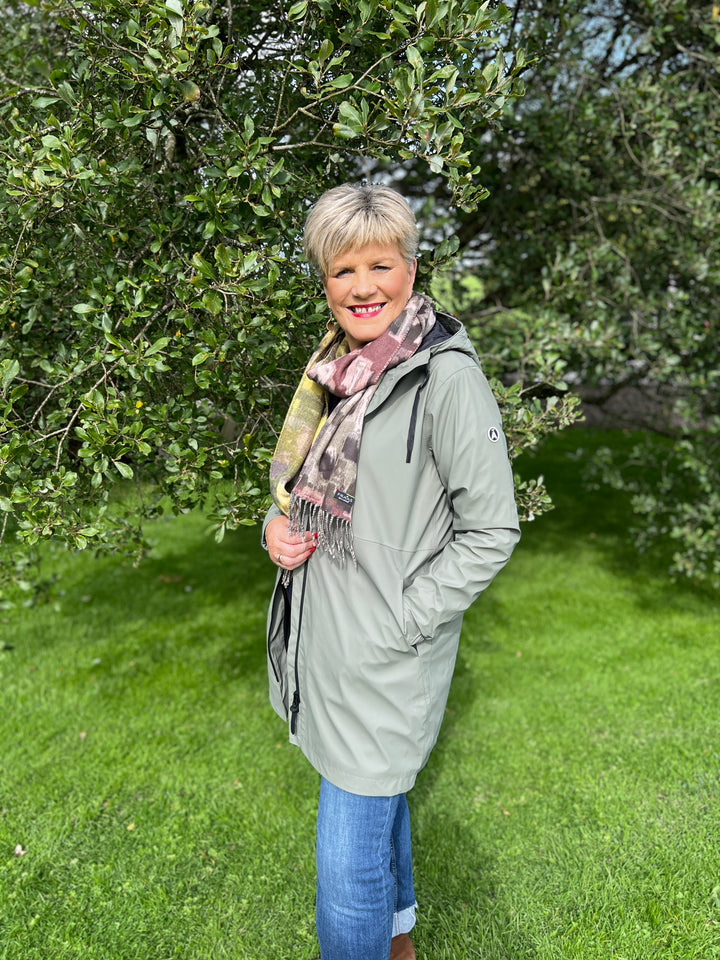 Tanta vand raincoat in Mulled Basil