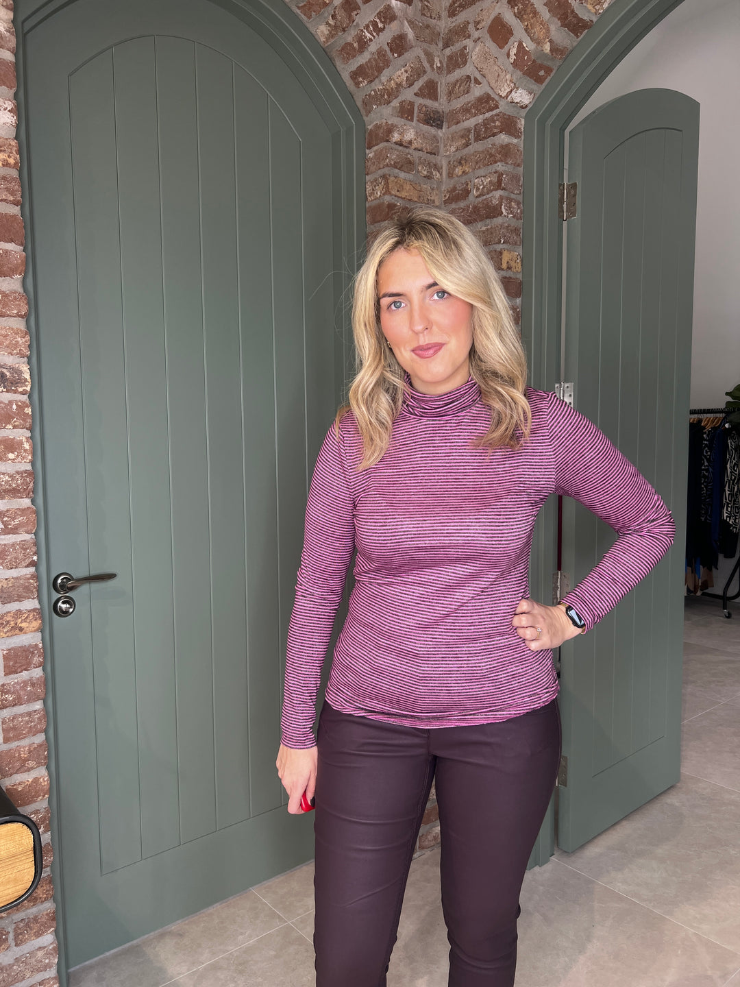 Culture Cualexandra Rollneck  In Pink & Brown