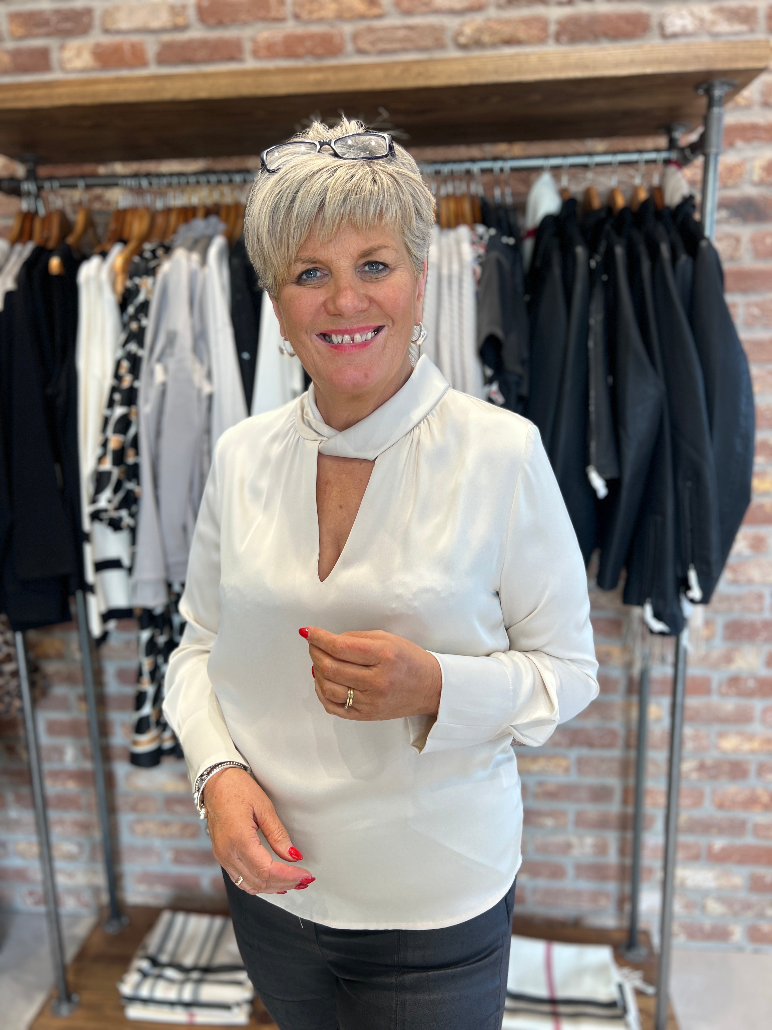 Peruzzi Twist Blouse In Vanilla