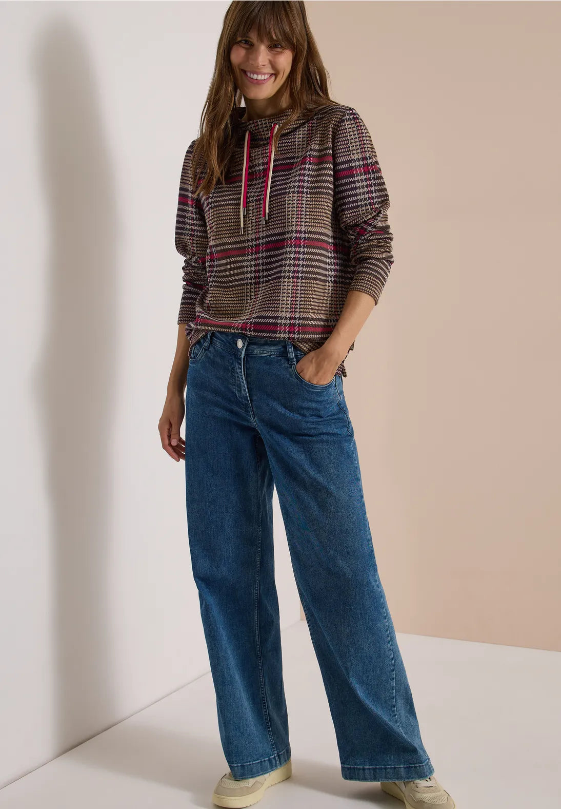 Check jacquard funnel neck in dark toffee brown
