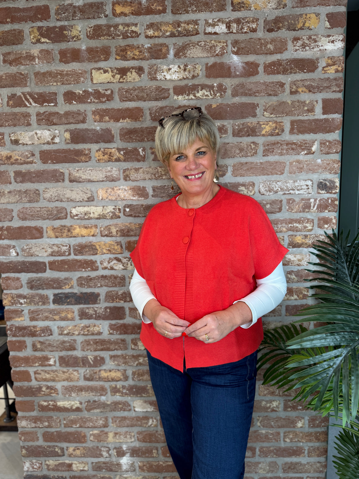 Buttoned cardigan in red