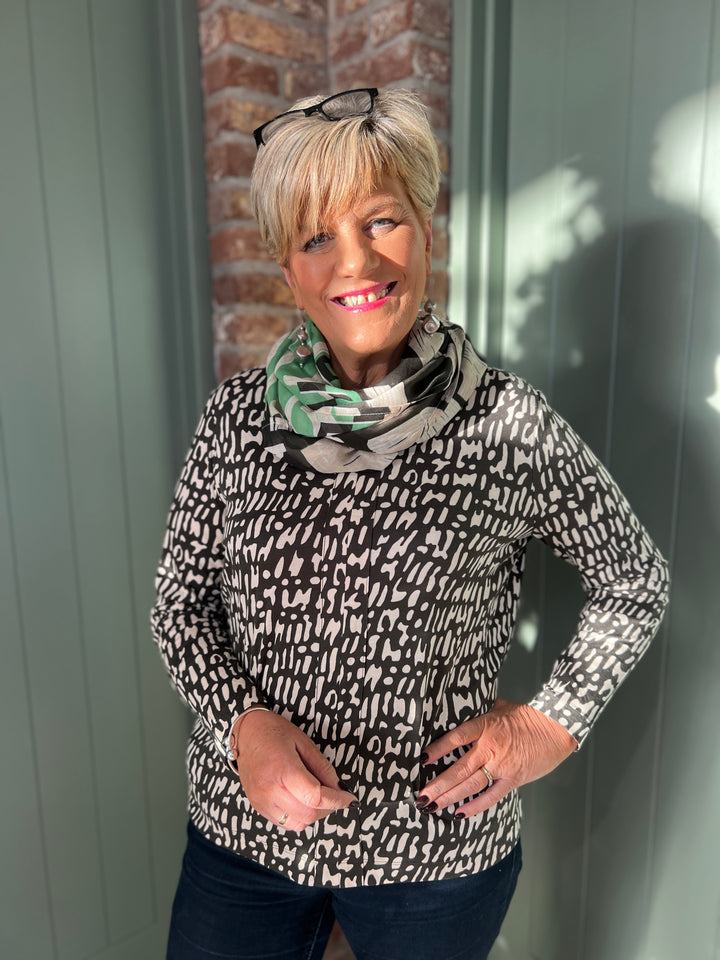 Cecil Minimal Patterned Top In Raw Khaki