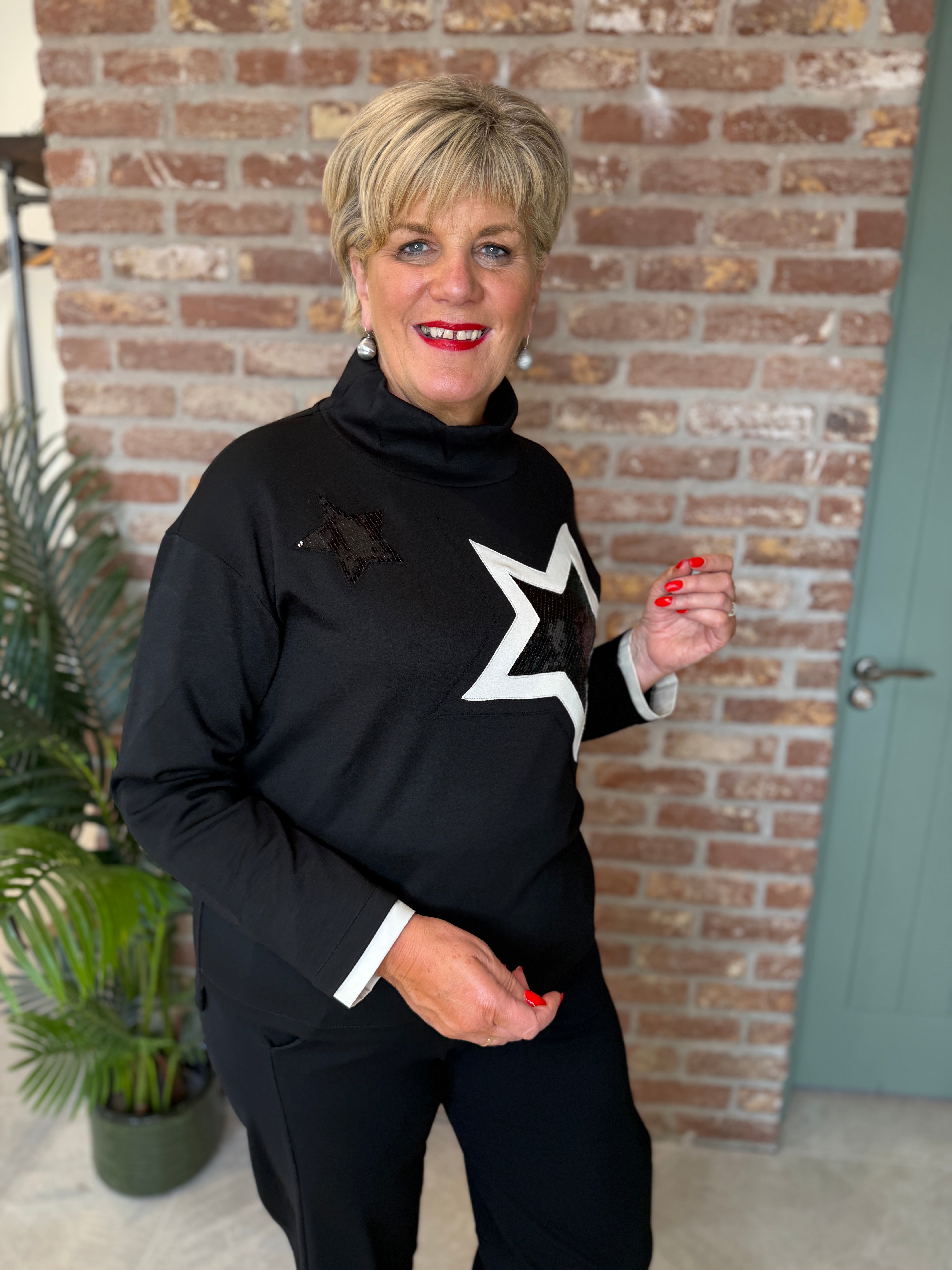 Star top in black & cream
