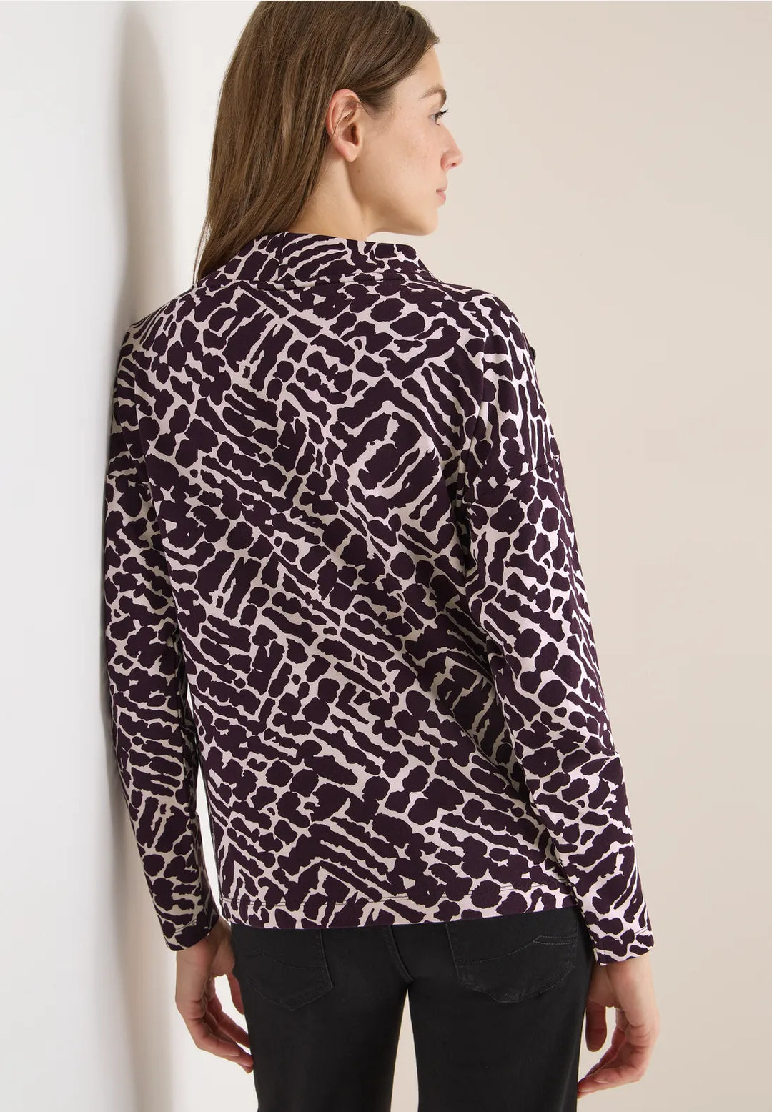 Cecil Buttoned Funnel Top In Eggplant Red