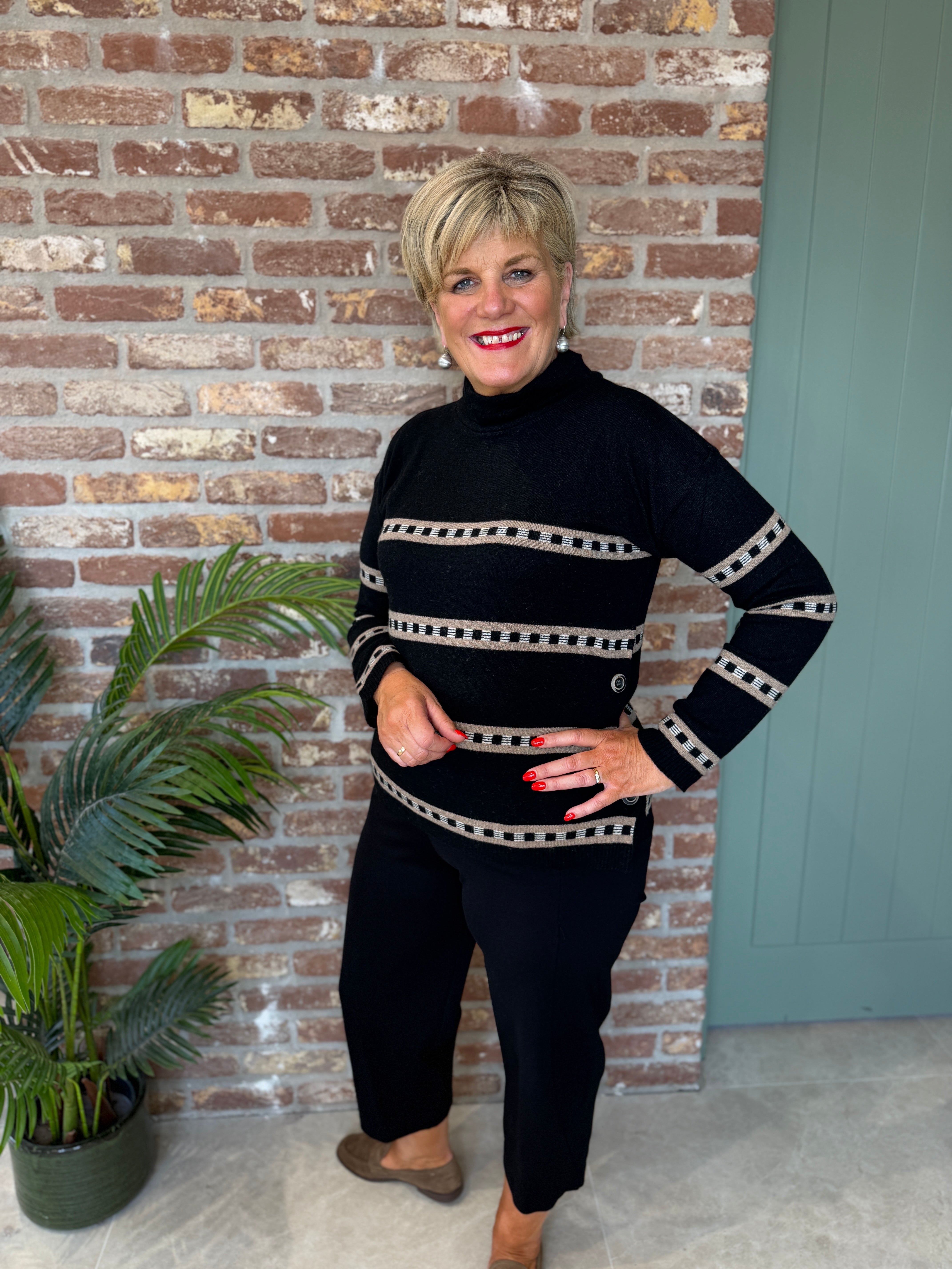 Stripe side button knit in black & stone