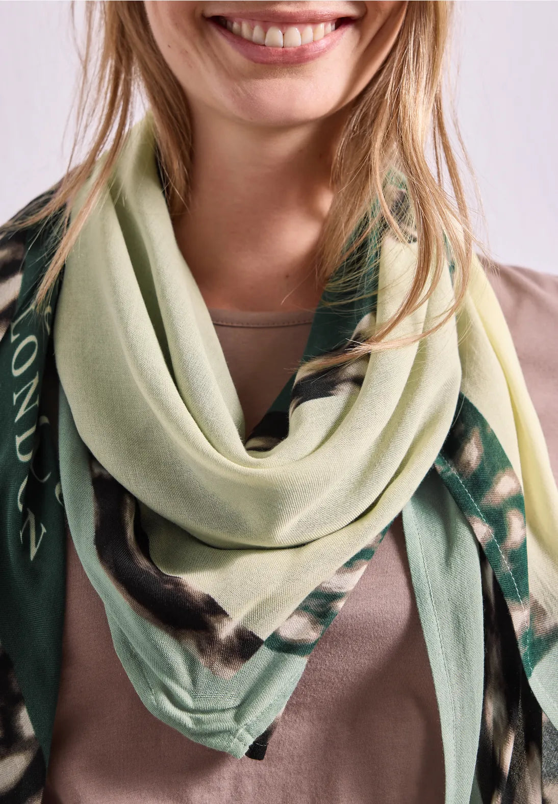 Patterned square scarf in multi